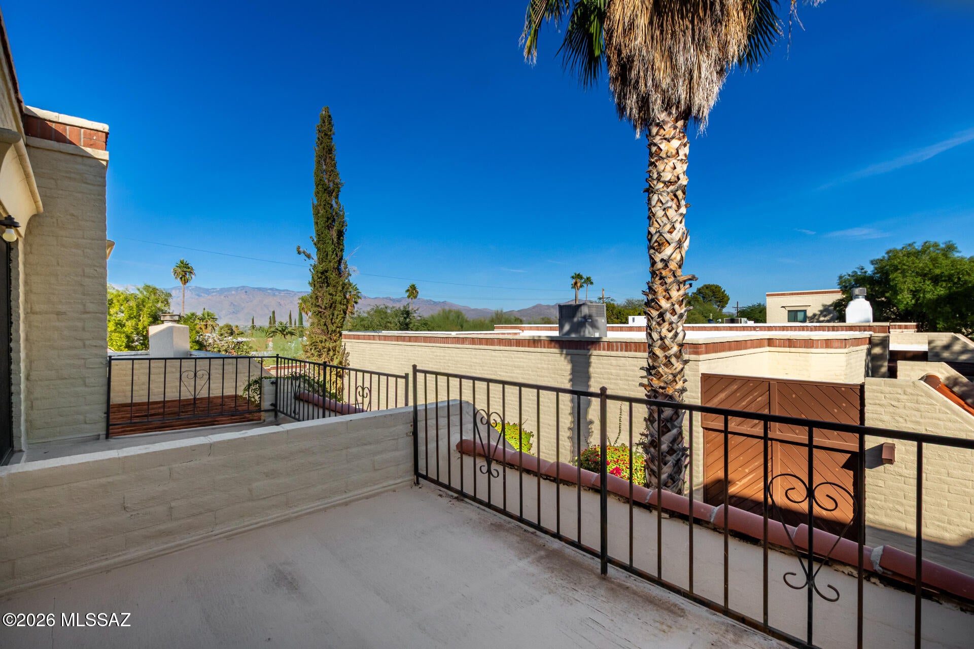 Excellent opportunity to own a well-maintained townhome in the charming Plaza Mirador community. This intimate 28-unit community surrounds a tranquil common area featuring a sparkling pool, exclusively available to residents and their guests. The thoughtfully designed floor plan offers three bedrooms and two baths, including a convenient main-level bedroom with an adjoining bathroom. Upstairs, you'll find two spacious bedrooms and a shared bath. One of the upstairs bedrooms opens to a brand-new private balcony overlooking the peaceful common area--a wonderful spot to relax and enjoy the surroundings.
Why rent when you can have a place to call your own? Whether you're looking for a primary residence or an income-producing property, this inviting townhome offers a fantastic opportunity.