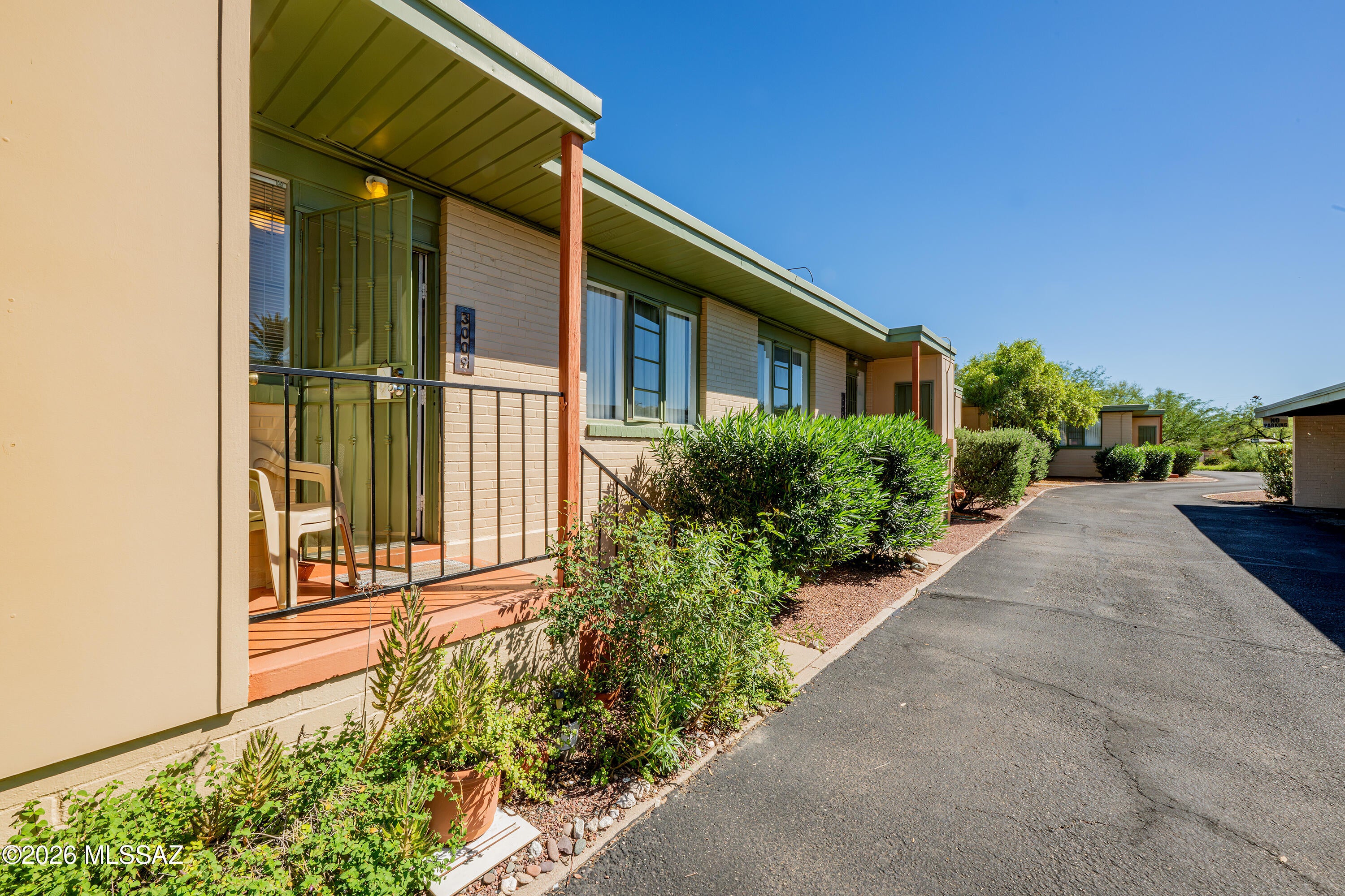 Country Club Manor Condos (1-51) - Residential