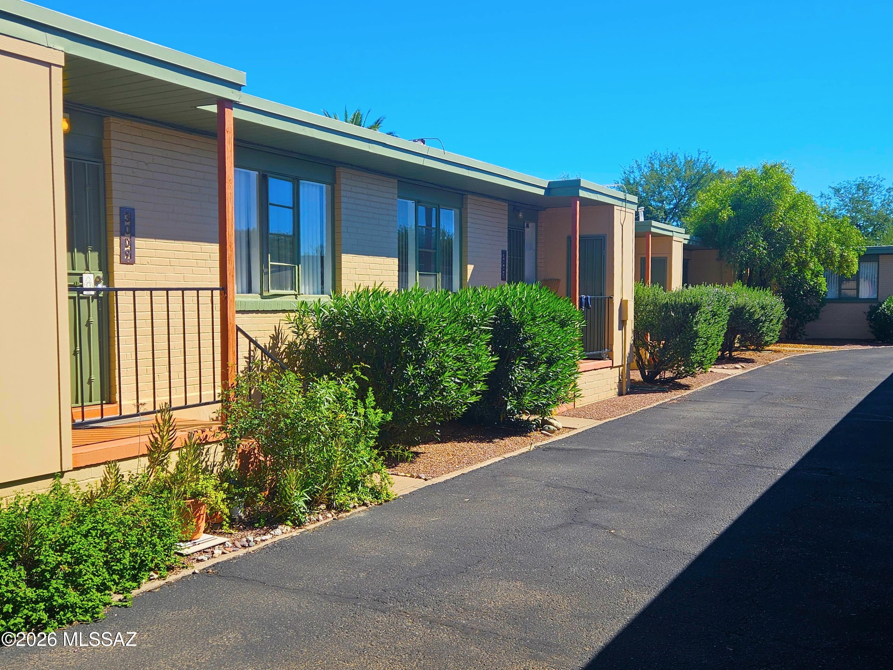 Country Club Manor Condos (1-51) - Residential