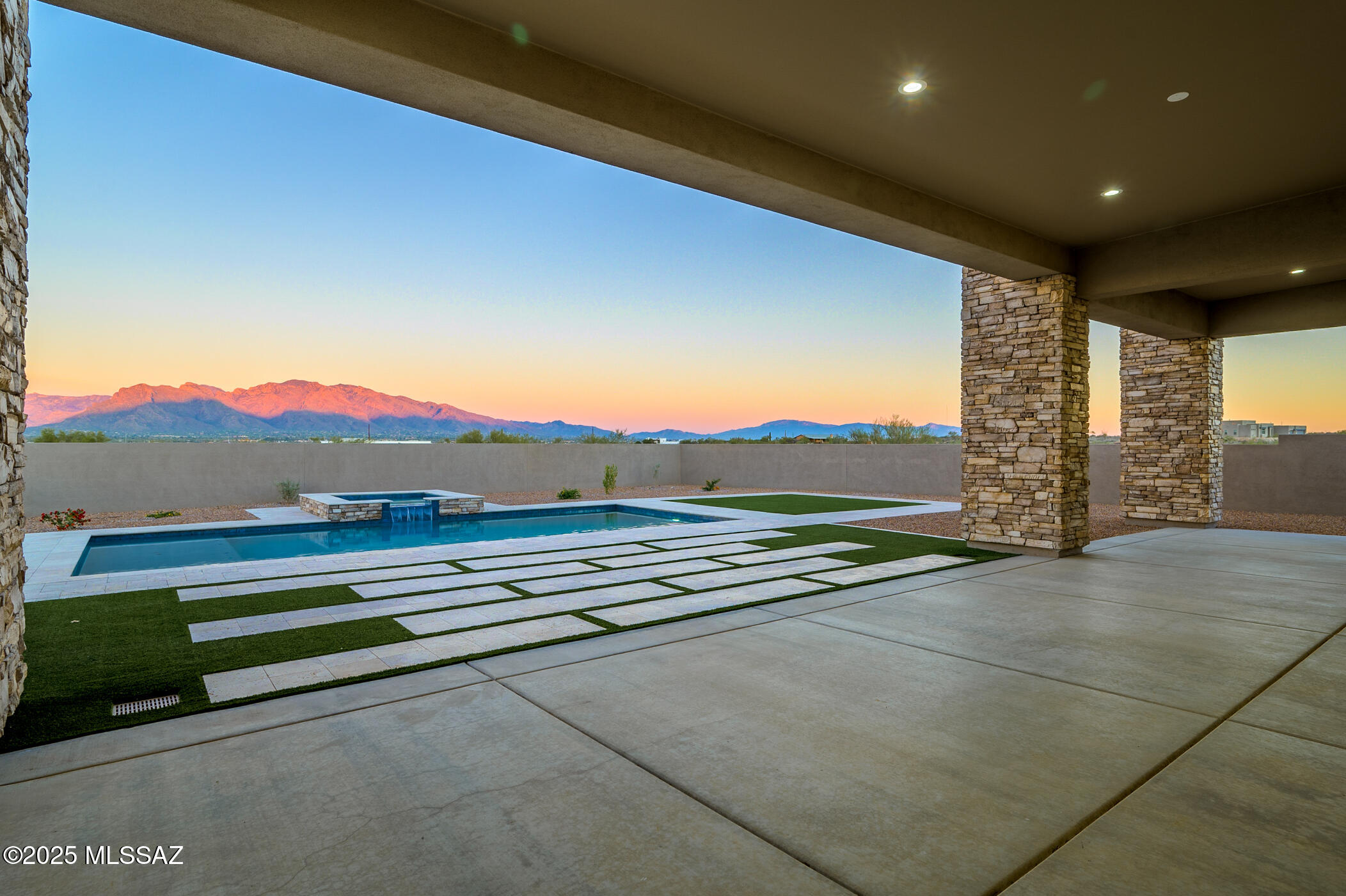 Las Rocas - Residential
