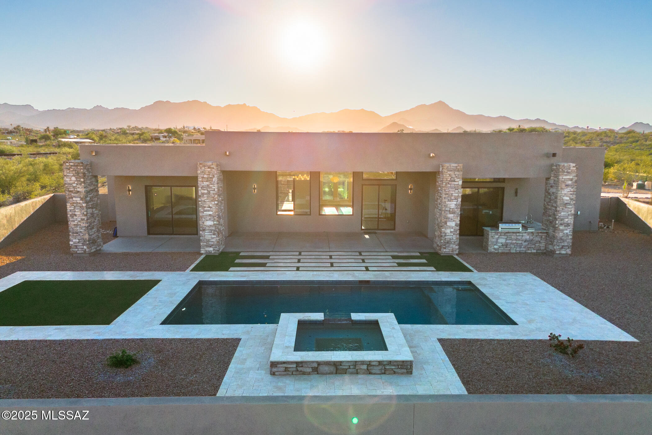 Las Rocas - Residential