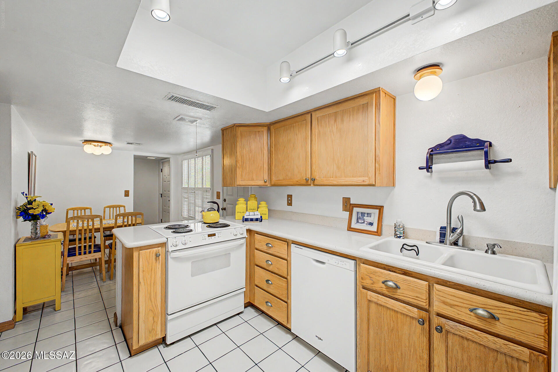 Pantano Park Townhouses - Residential