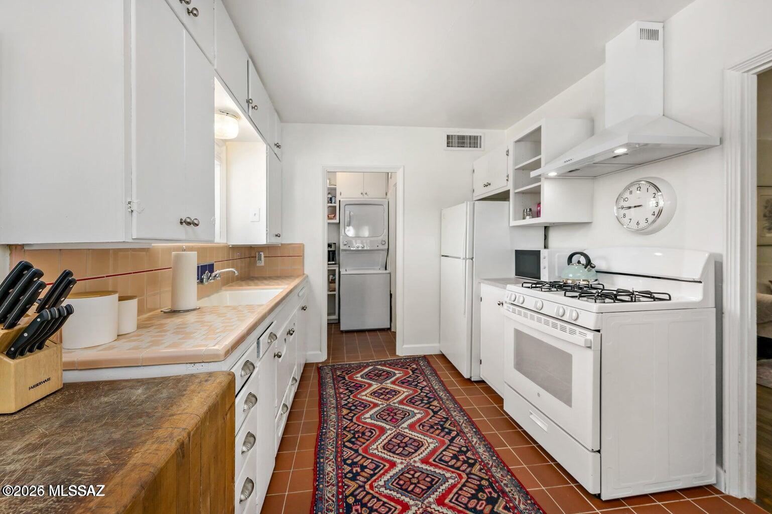 Catalina Poultry Acres NO 2 - Residential Lease