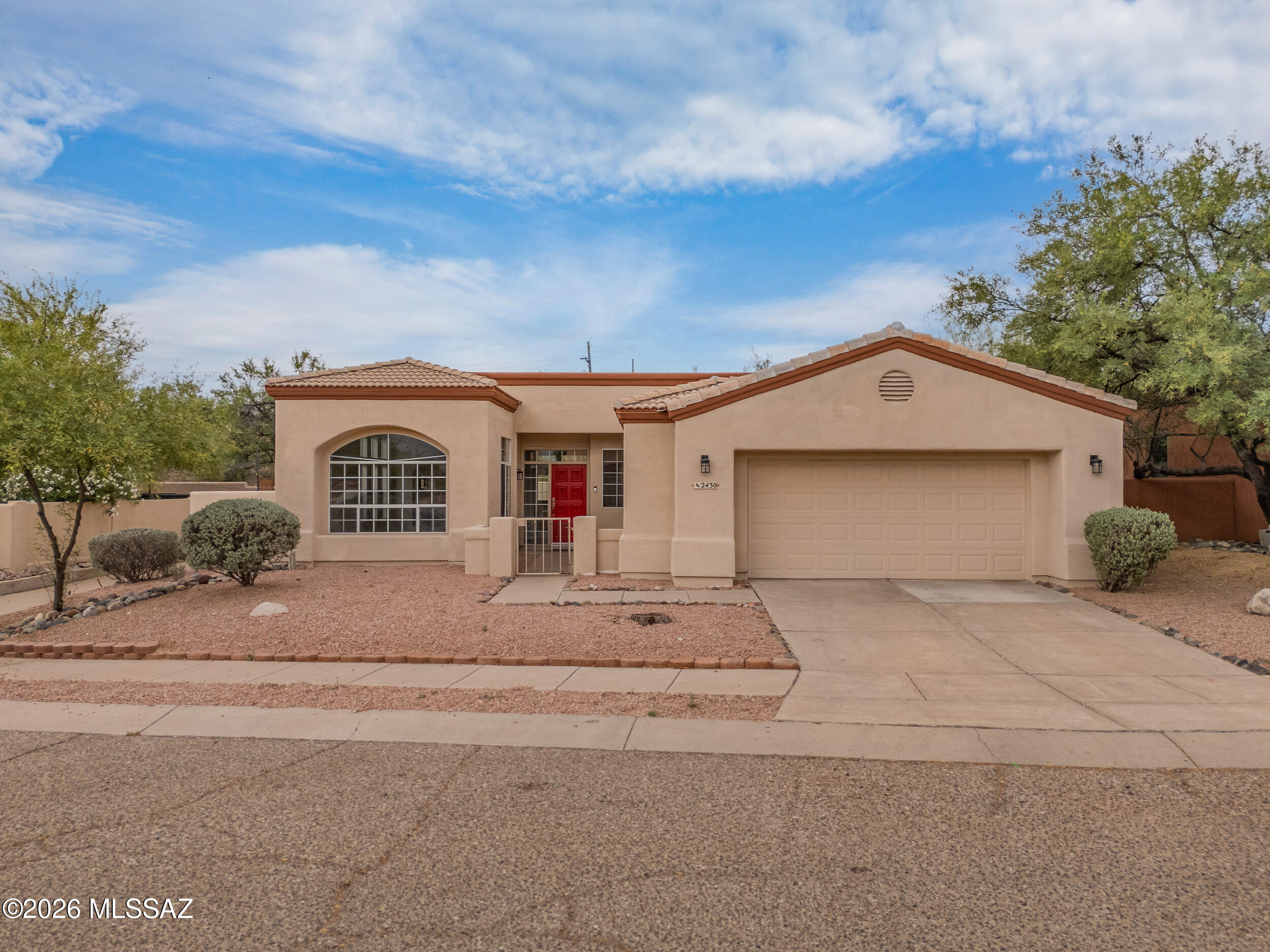 Unique, spacious floorplan with amazing views of Mt Lemmon. Fully remodeled in 2023, granite countertops throughout, no carpet all ceramic tile. NO HOA, extra large 2 car garage, new hot water heater in 2024, LED energy saving lighting throughout, stainless steel appliances, 10+ft ceilings. This home gives an even grander presence upon entry, book your showing today!