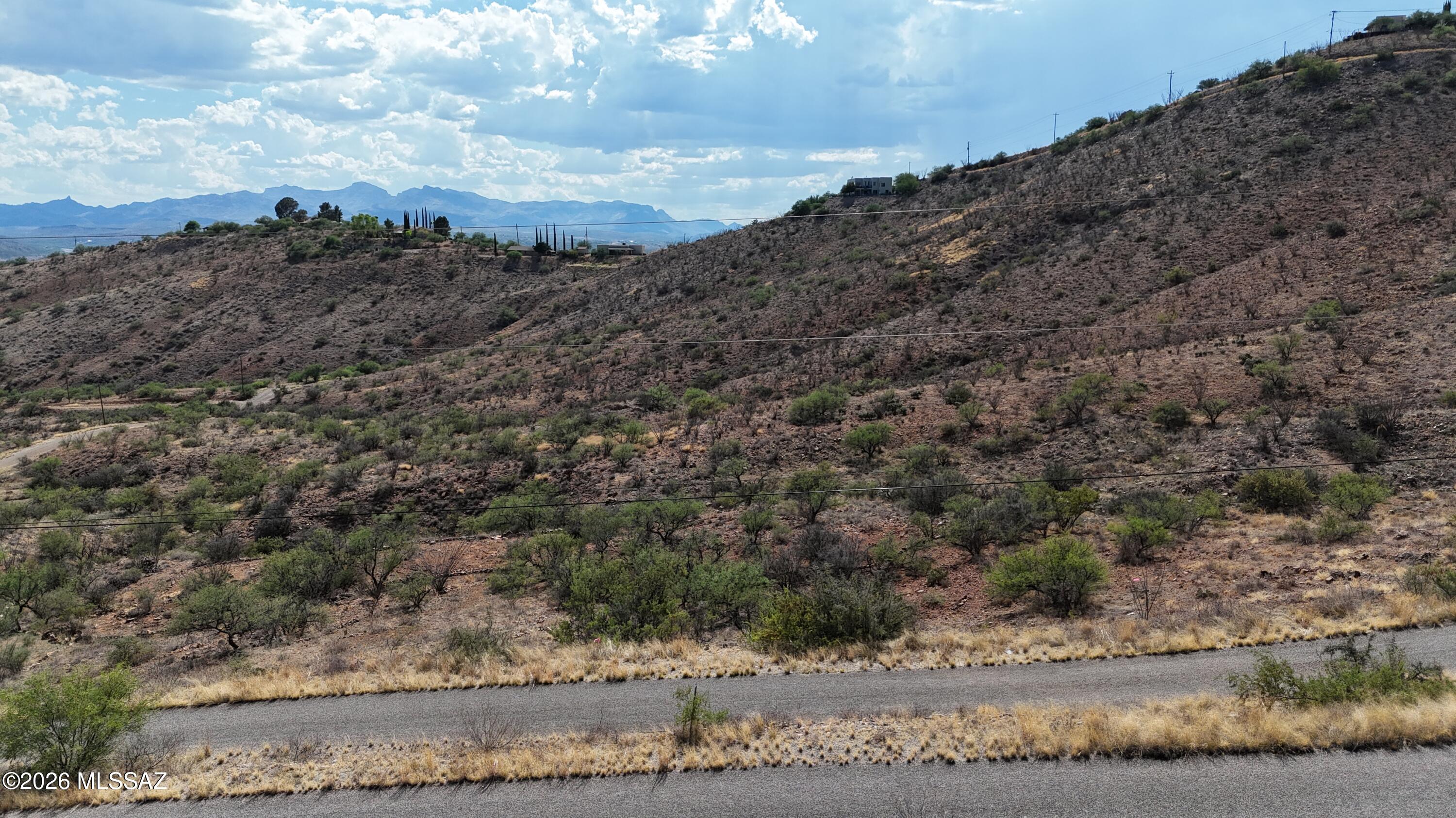 Rolling residential lot with great views on the East side of Rio Rico