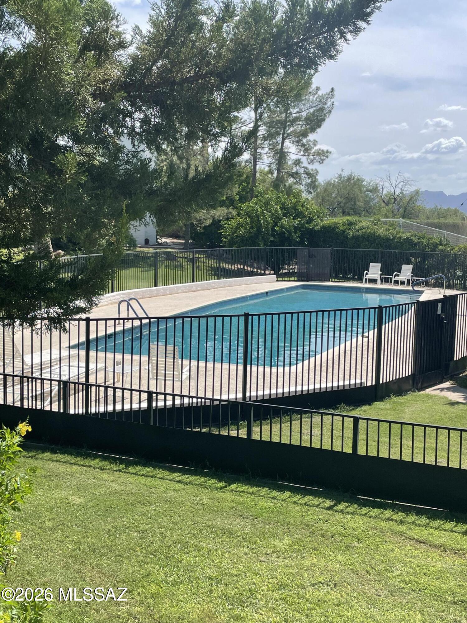 Las Lomitas (1) - Residential