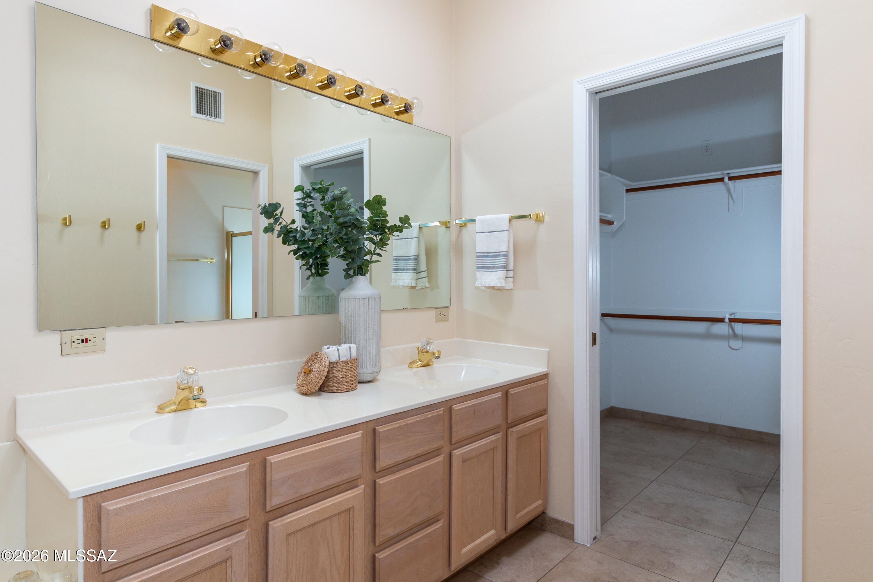 Valle Del Oro Townhomes (1-90) - Residential