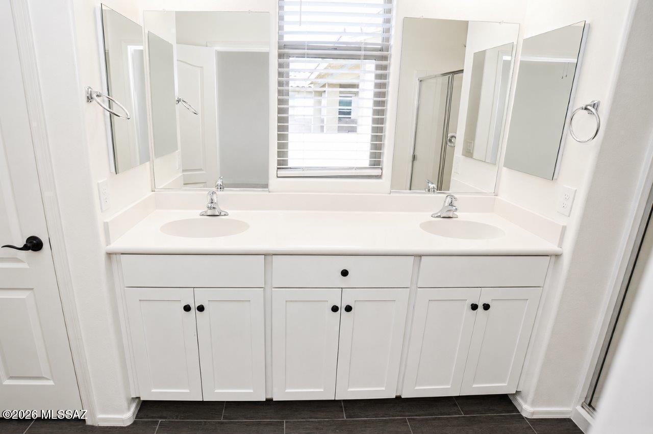 La Estancia De Tucson (1-330) - Residential Lease