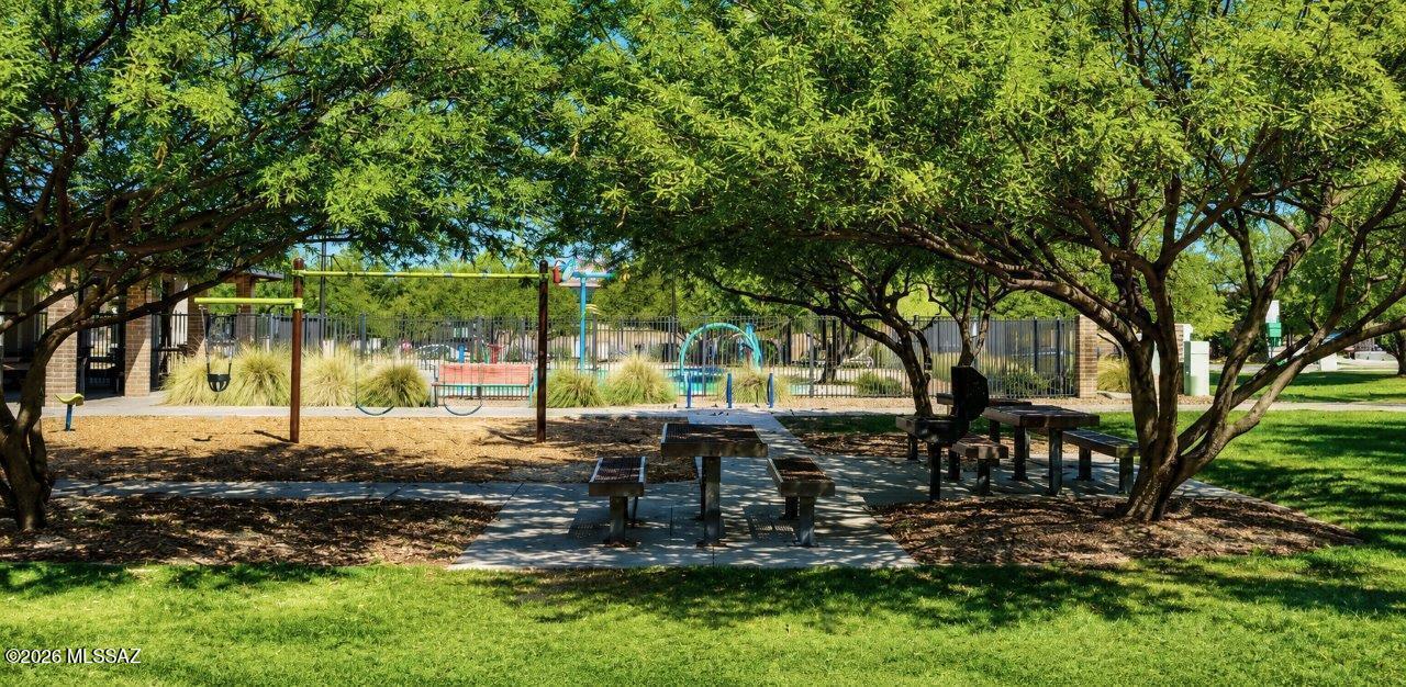 La Estancia De Tucson (1-330) - Residential Lease