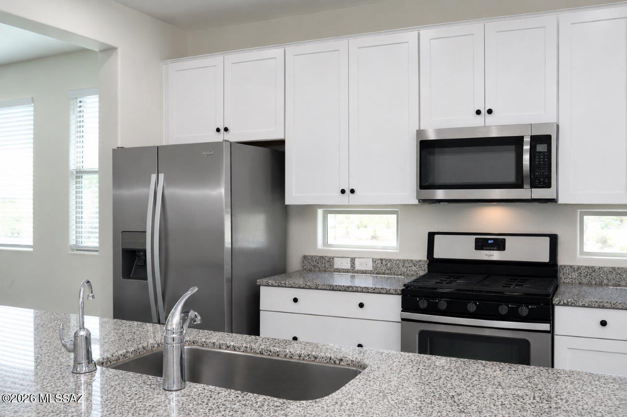 La Estancia De Tucson (1-330) - Residential Lease