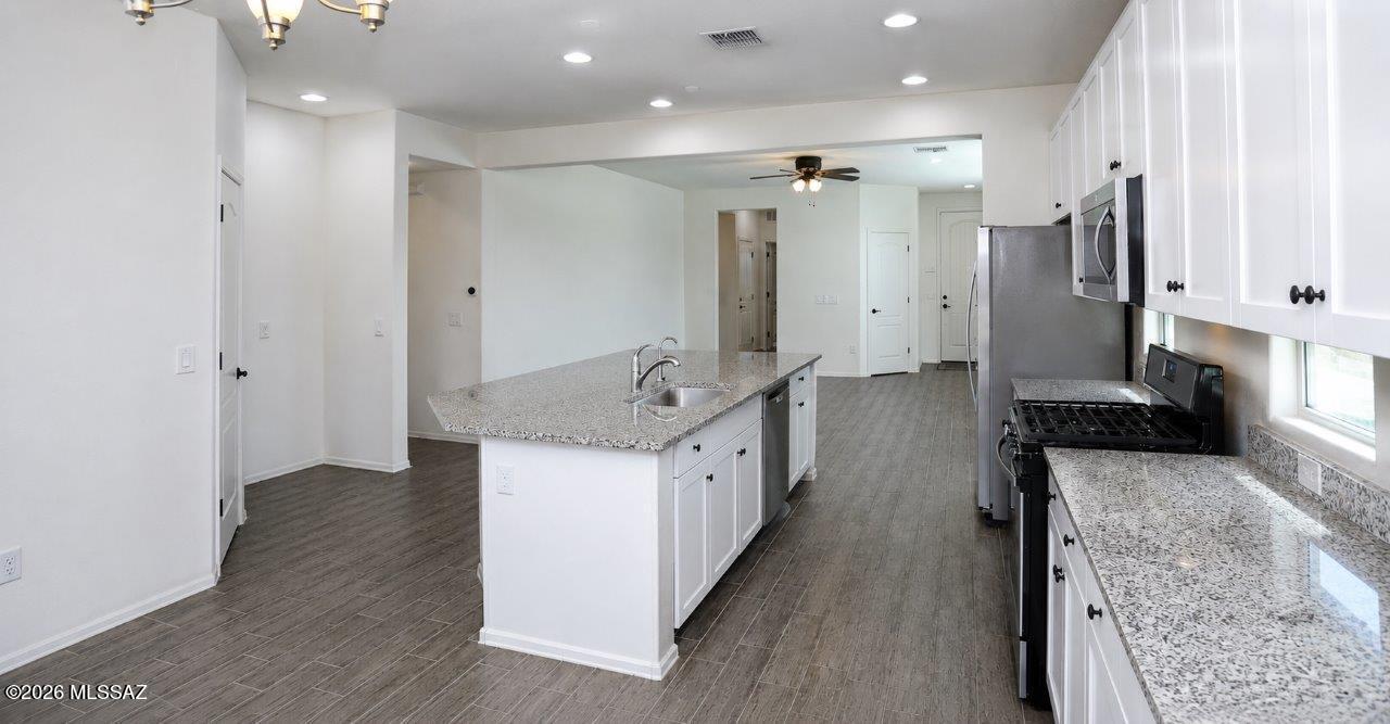 La Estancia De Tucson (1-330) - Residential Lease