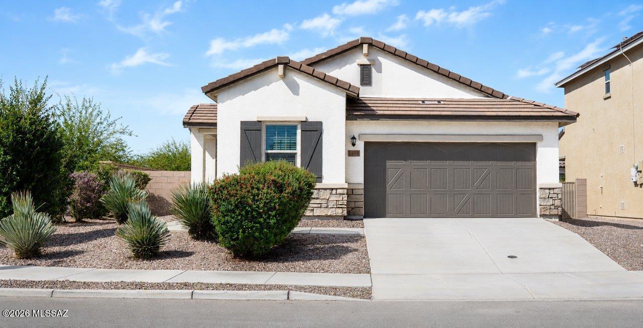 La Estancia De Tucson (1-330) - Residential Lease
