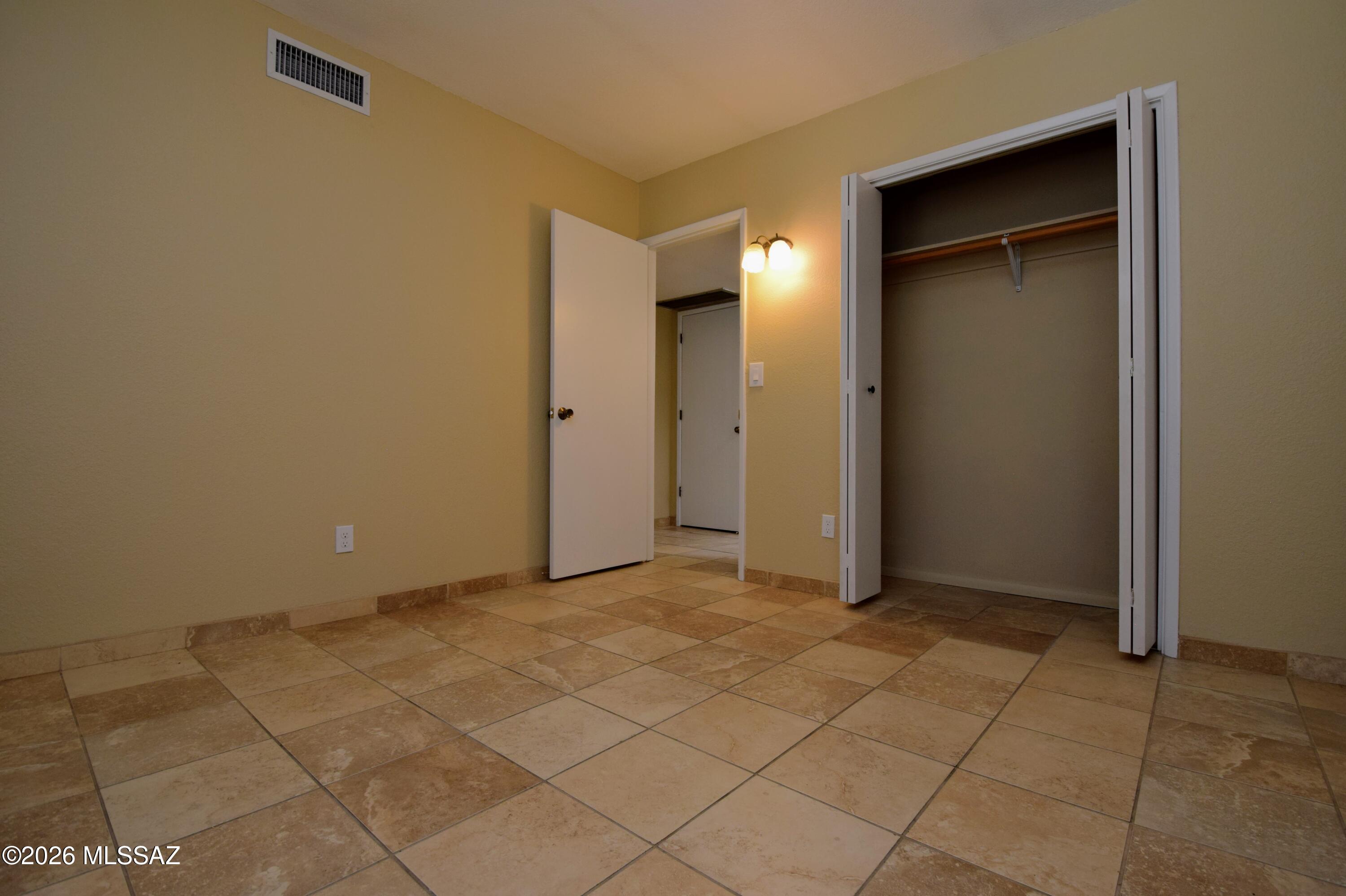 Amended Eastern Heights Village (1-33) - Residential Lease