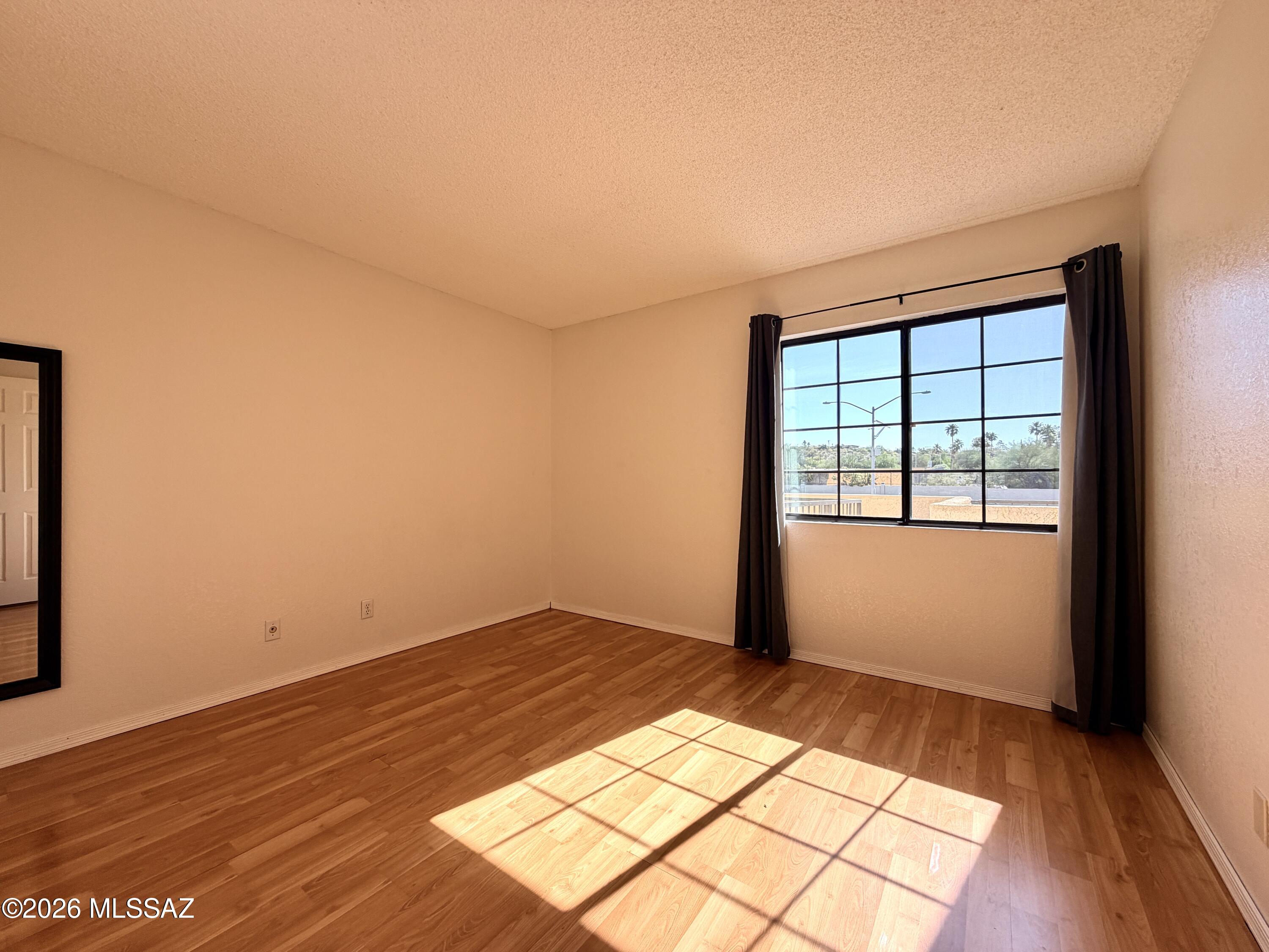 Twelve Hundred River Rd Condos - Residential Lease