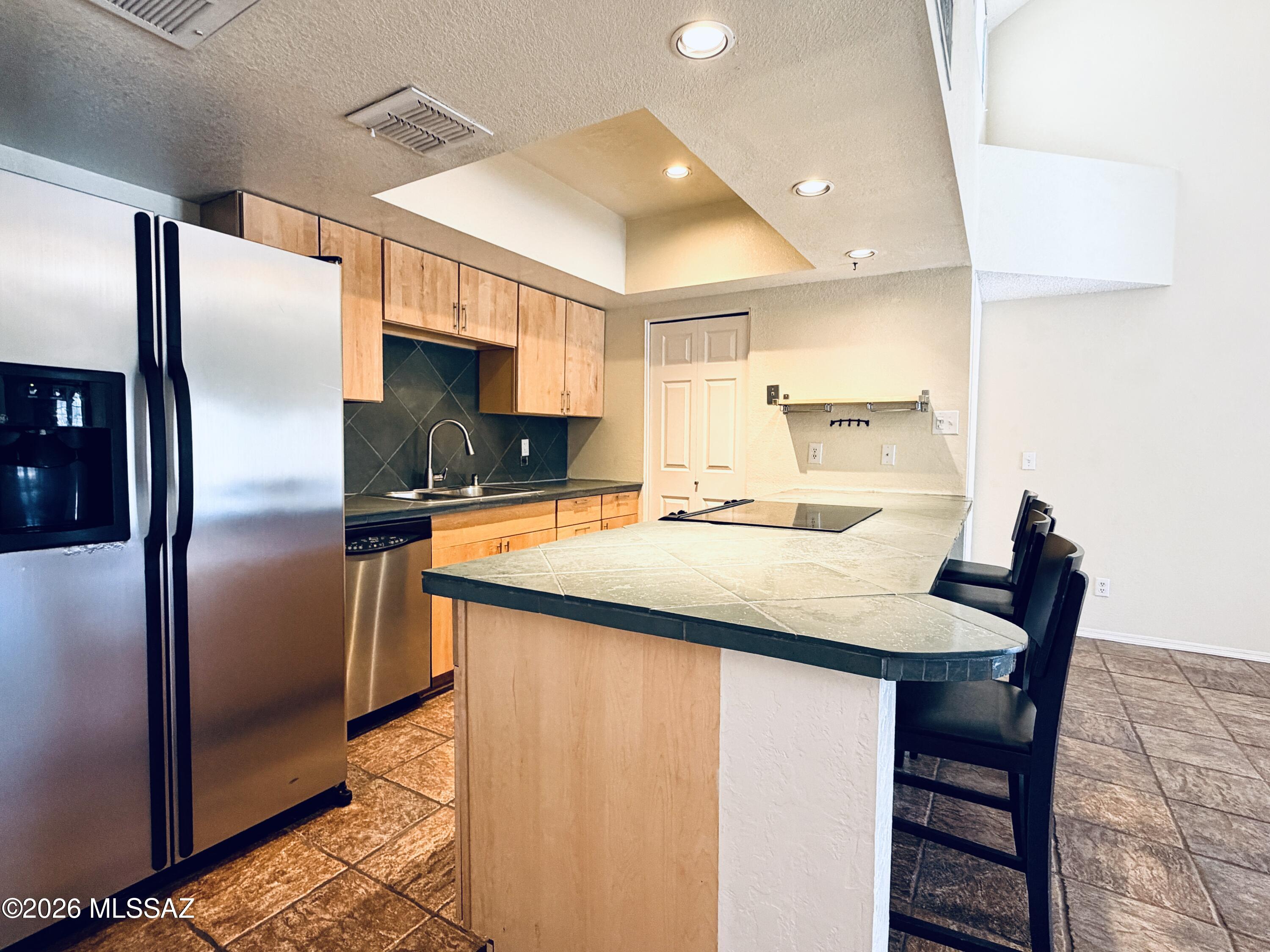 Twelve Hundred River Rd Condos - Residential Lease