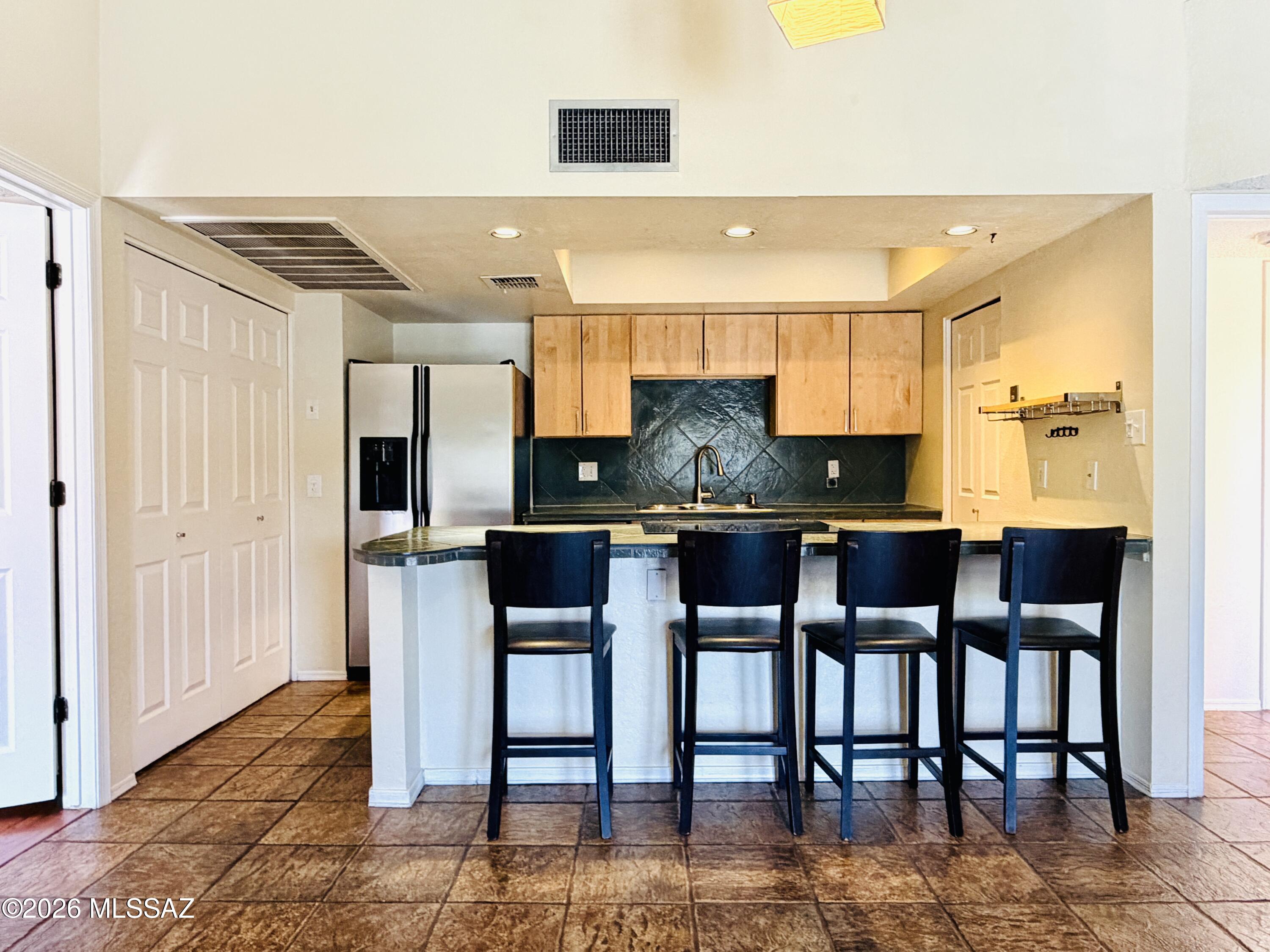 Twelve Hundred River Rd Condos - Residential Lease