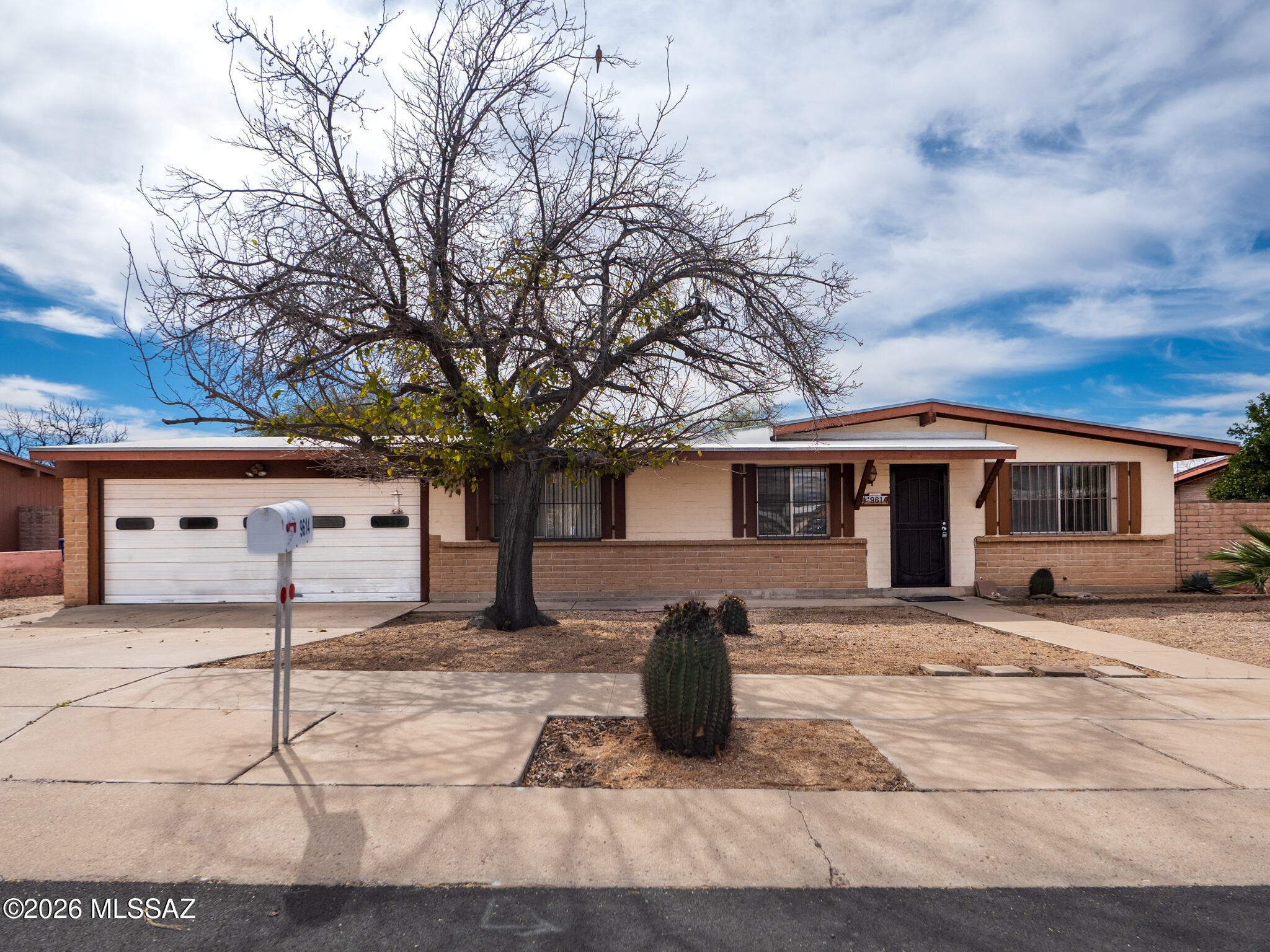 Text for a Walkthrough Video/more info. One-story 3 Bedroom/2 Bathroom 1372sf Slump Block Home located on Tucson's Eastside. Amenities incl; Large Family Room; Master Bedroom Suite shared Bathroom; Central Air Conditioning; 2 Car Attached Garage; Laundry Room w/ Washer + Dryer incl; and Large Private walled-in Backyard w/ Patio. Located near The Loop Multi-use Path + Fantasy Island MTB Trails. 1yr minimum Lease, Costs are; Non-refundable $50/adult Application, $1550 Security Deposit, $150/pet with approved pet, $400 cleaning. Tenant pays all utilities.