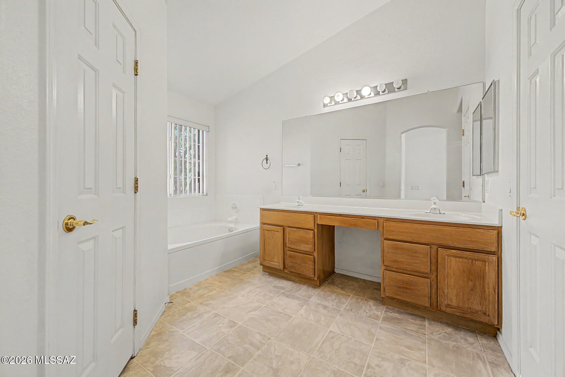 Bluffs (The) 2 - Residential Lease