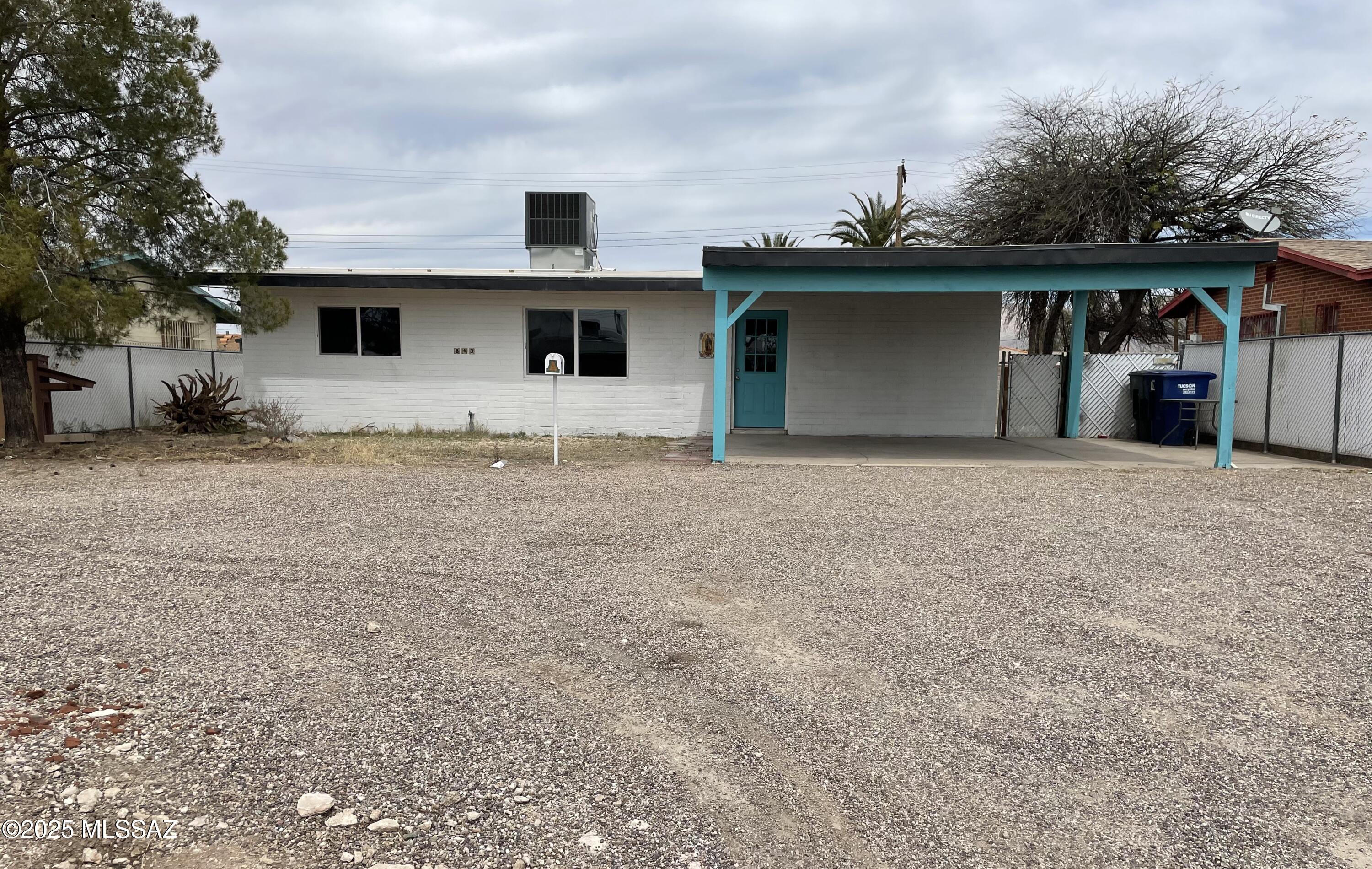 VERY NICE RENTAL. GREAT FOR STUDENT HOUSING AT $750 A BEDROOM. FIND SOME FELLOW STUDENTS AND ENJOY A GREAT RENTAL NEAR THE U OF A. OR FOR SOMEONE WANTING A QUIET LOCATION. PLENTY OF ROOM WITH MANY  UPDATES. THIS PLACE IS READY TO GO.
