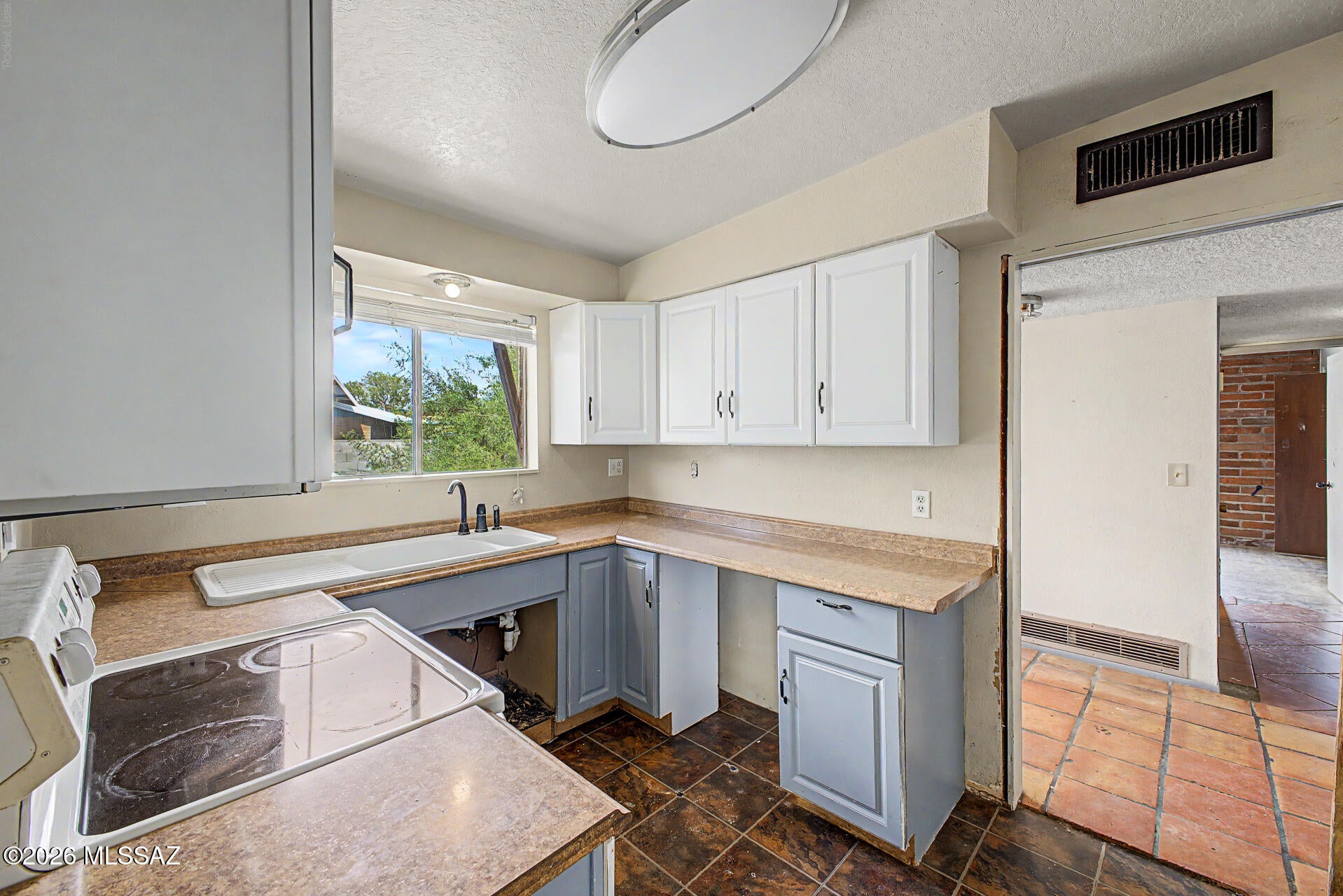 New Tucson Unit NO. 4 (1-203) - Residential