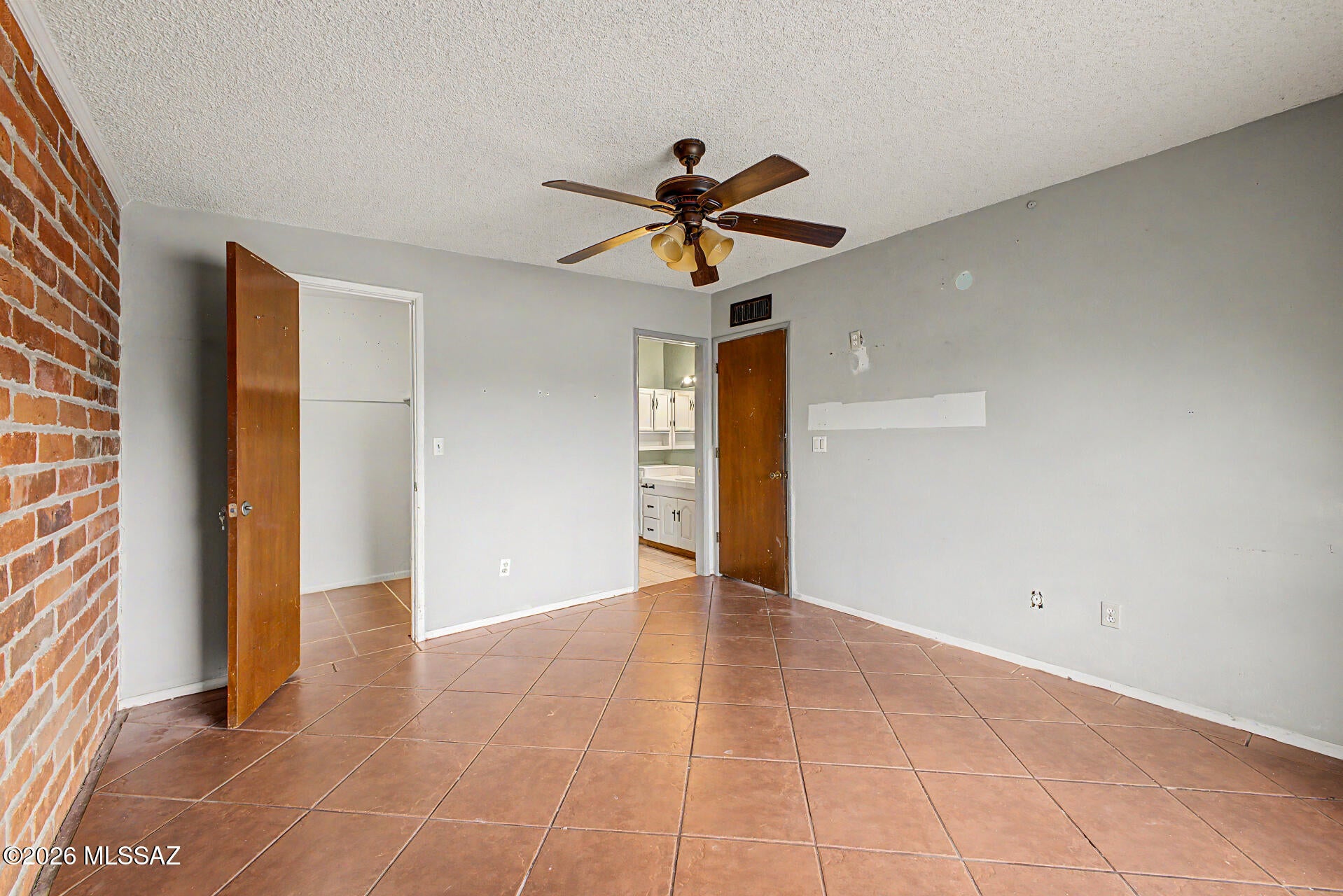 New Tucson Unit NO. 4 (1-203) - Residential