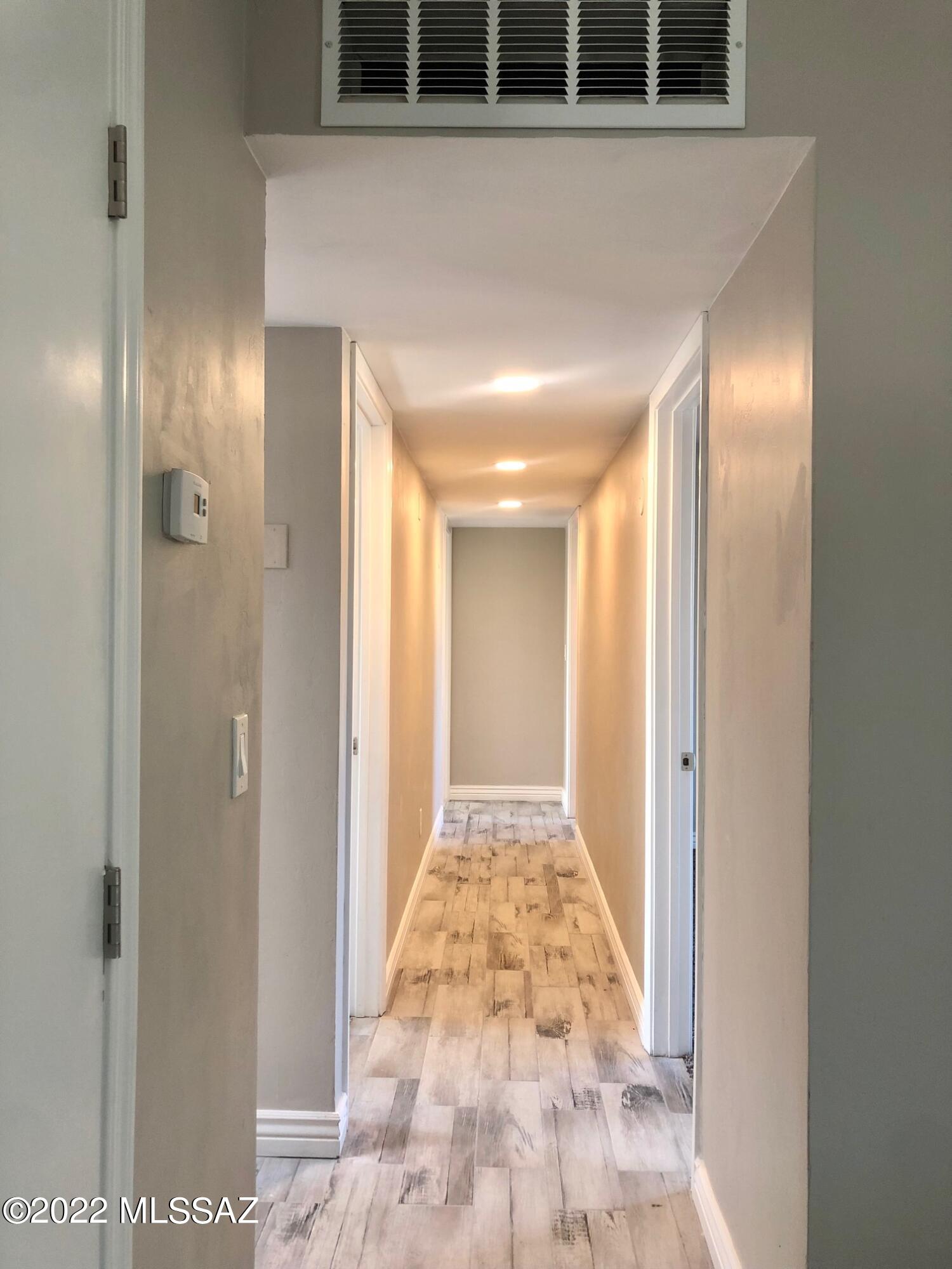 Metropolitan No.1 (60-257) - Residential Lease