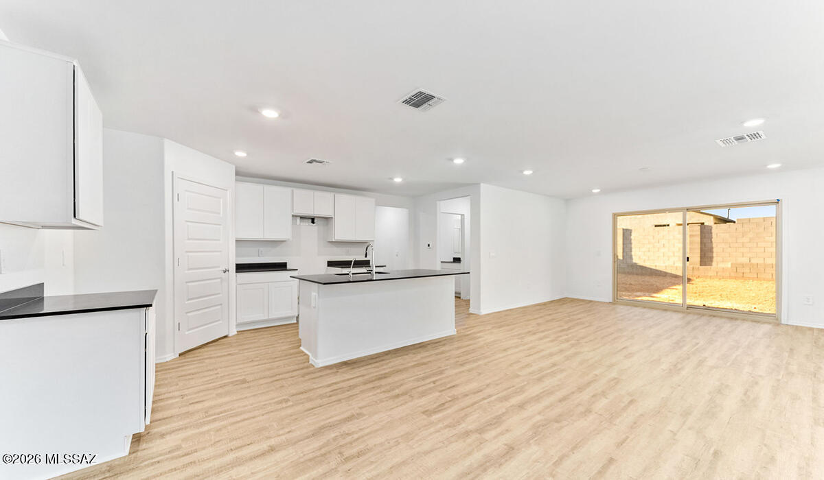 Saguaro Bloom SQ20180540069 - Residential