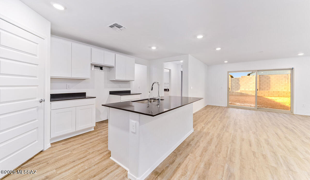 Saguaro Bloom SQ20180540069 - Residential