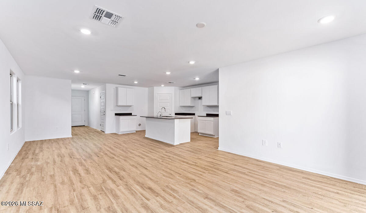Saguaro Bloom SQ20180540069 - Residential