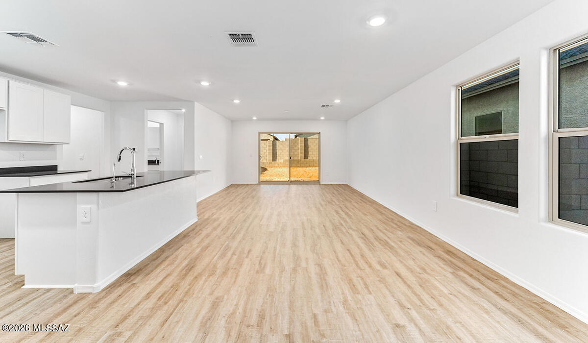 Saguaro Bloom SQ20180540069 - Residential