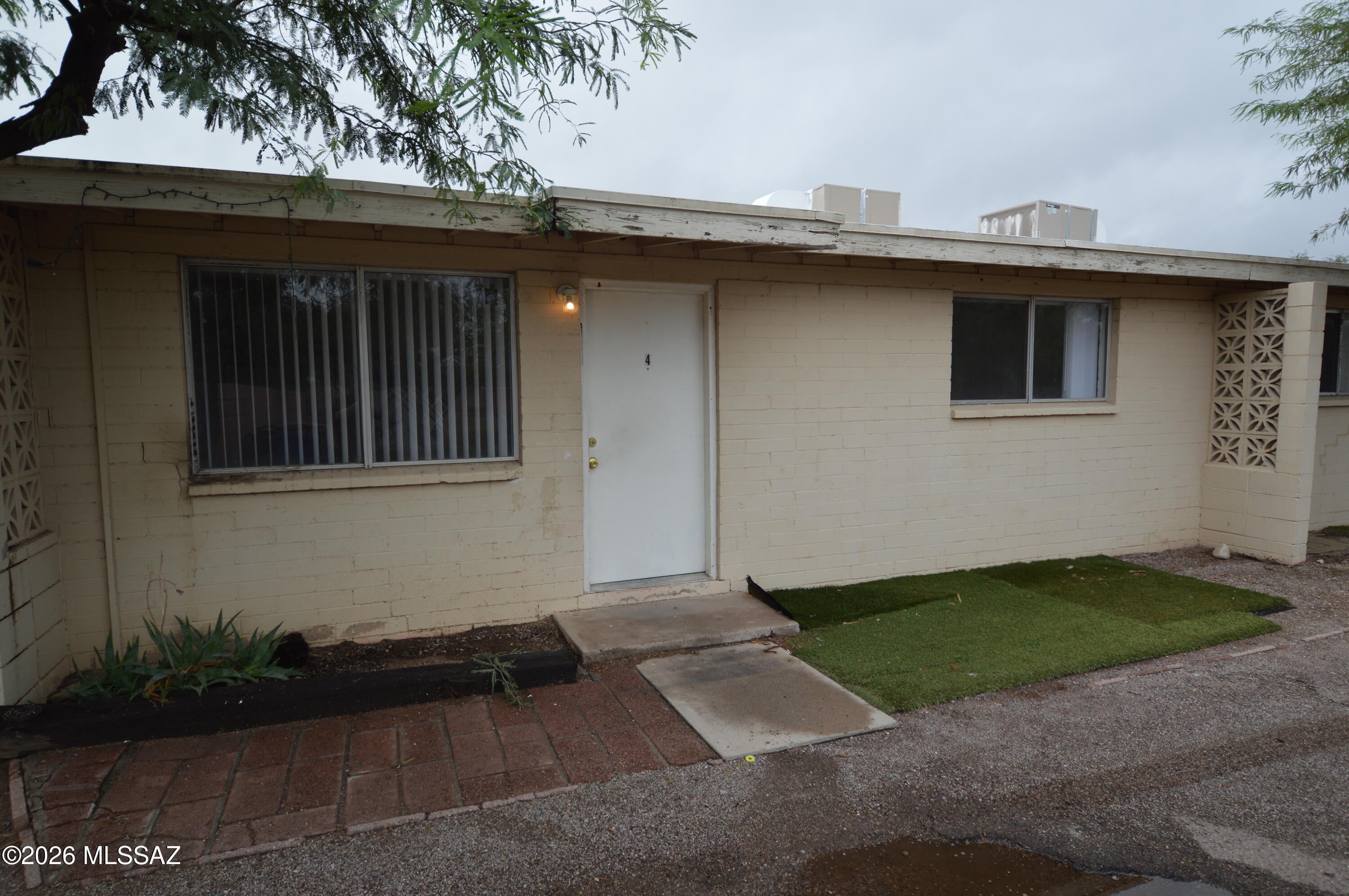 Updated 2-bedroom unit with all ceramic tile floors! Washer/dryer hook ups INCLUDED! Nice and shady covered patio! Large, fenced yard and paved parking! Easy access to Uof A and Pima! This is a bargain you can't pass up! Call today! Photos may be of a similar unit in complex.