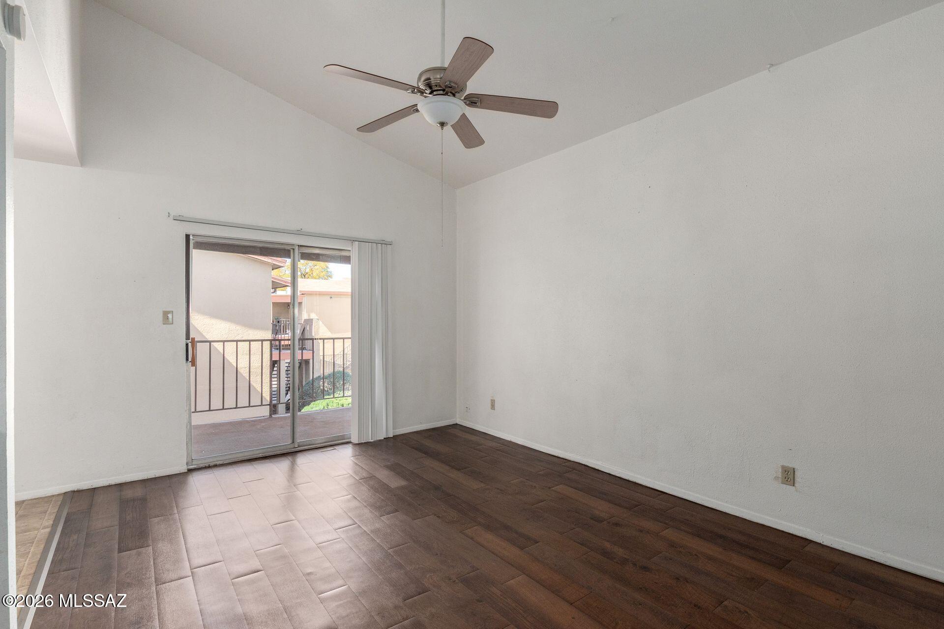 1 Bedroom with vaulted ceilings, large living room, dining area, and covered patio overlooking community pool. Rent includes water & trash. Well located, near shopping, restaurants, hospitals, and business. Call now to see!
