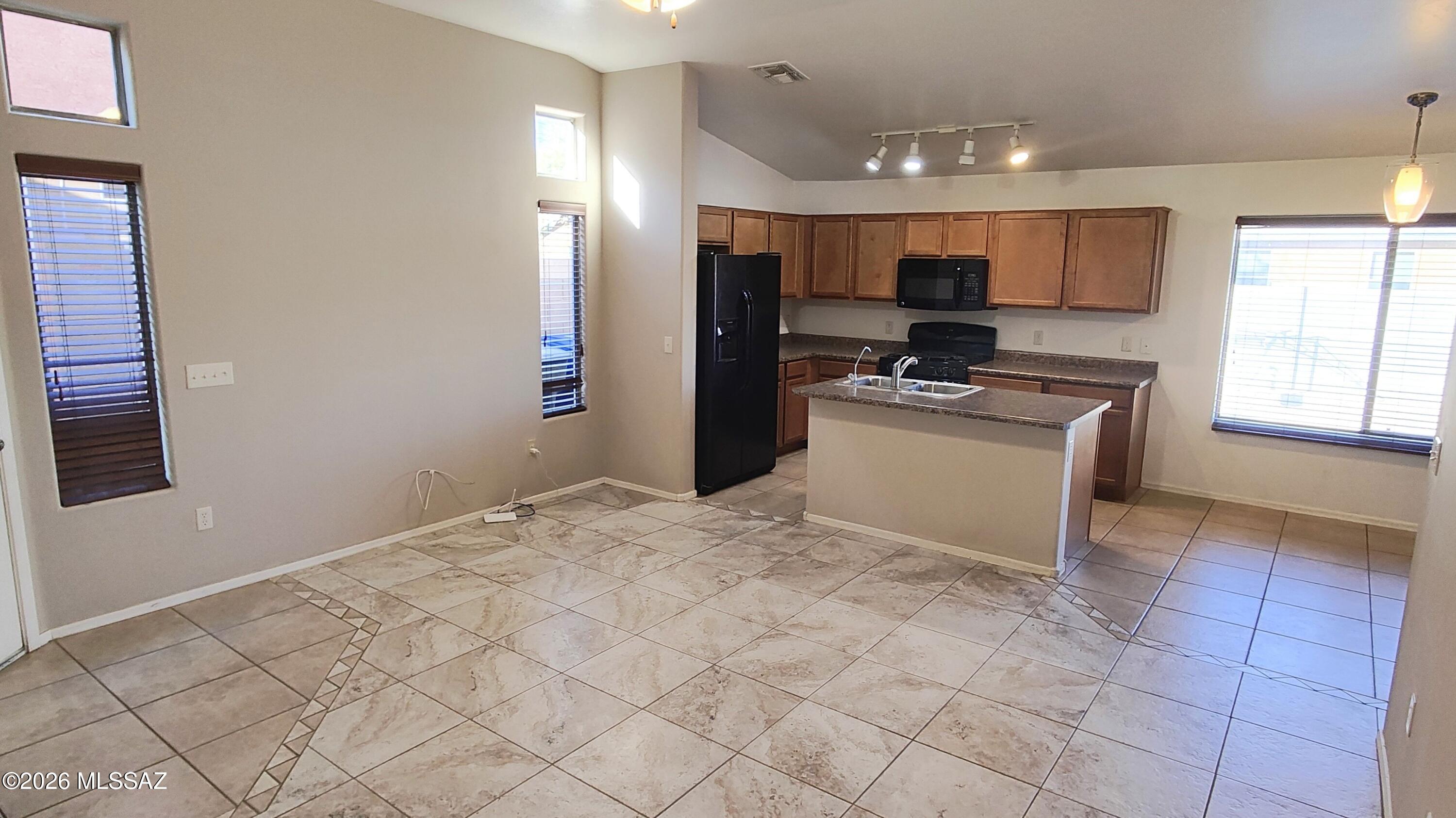Tres Pueblos - Residential Lease
