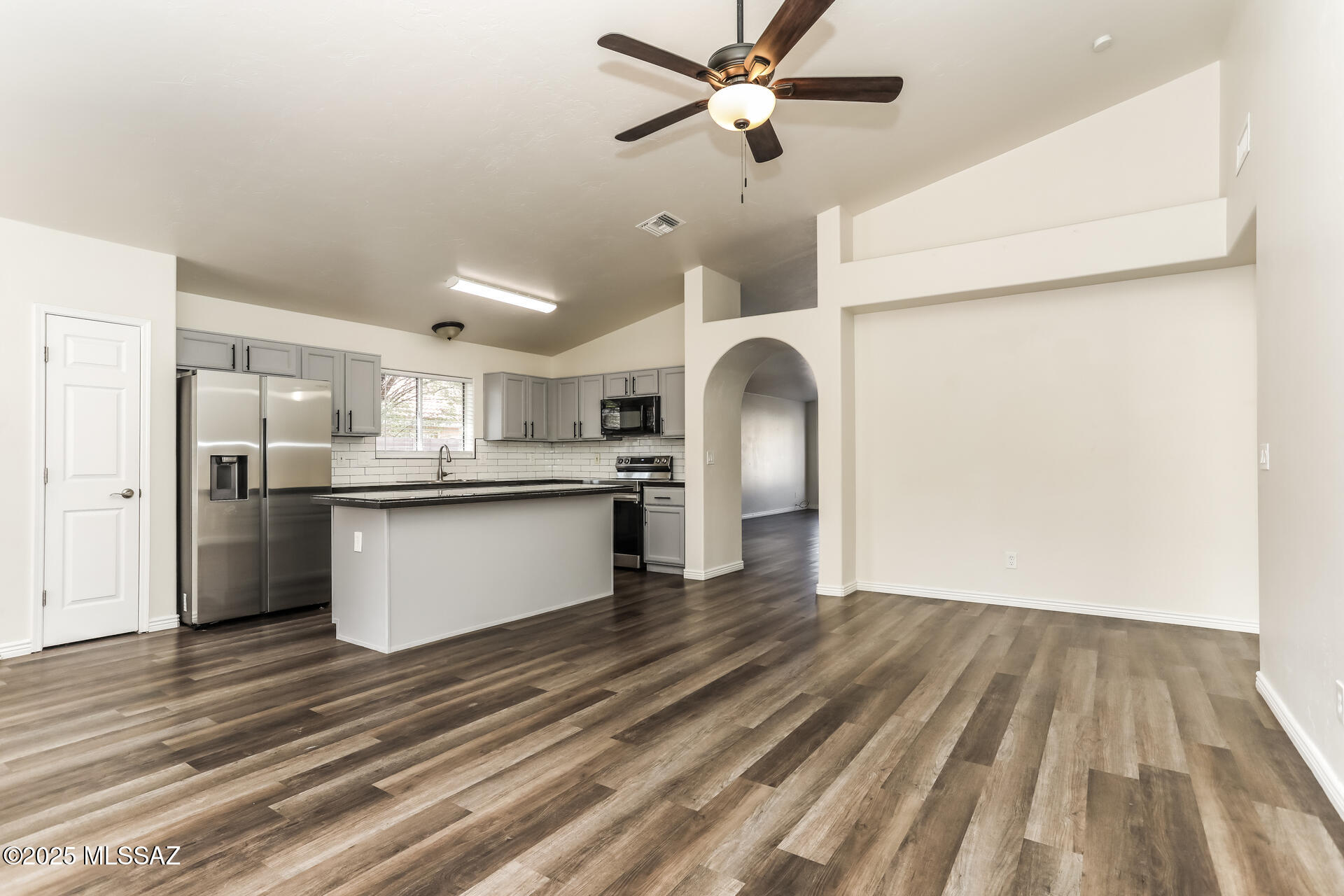 Sonrisa (1-121) - Residential Lease