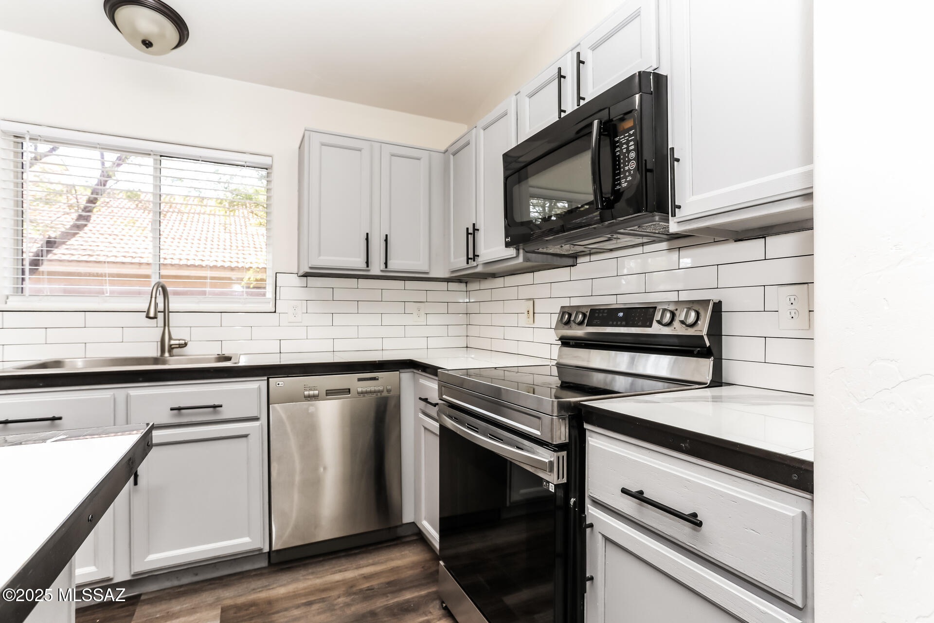 Sonrisa (1-121) - Residential Lease