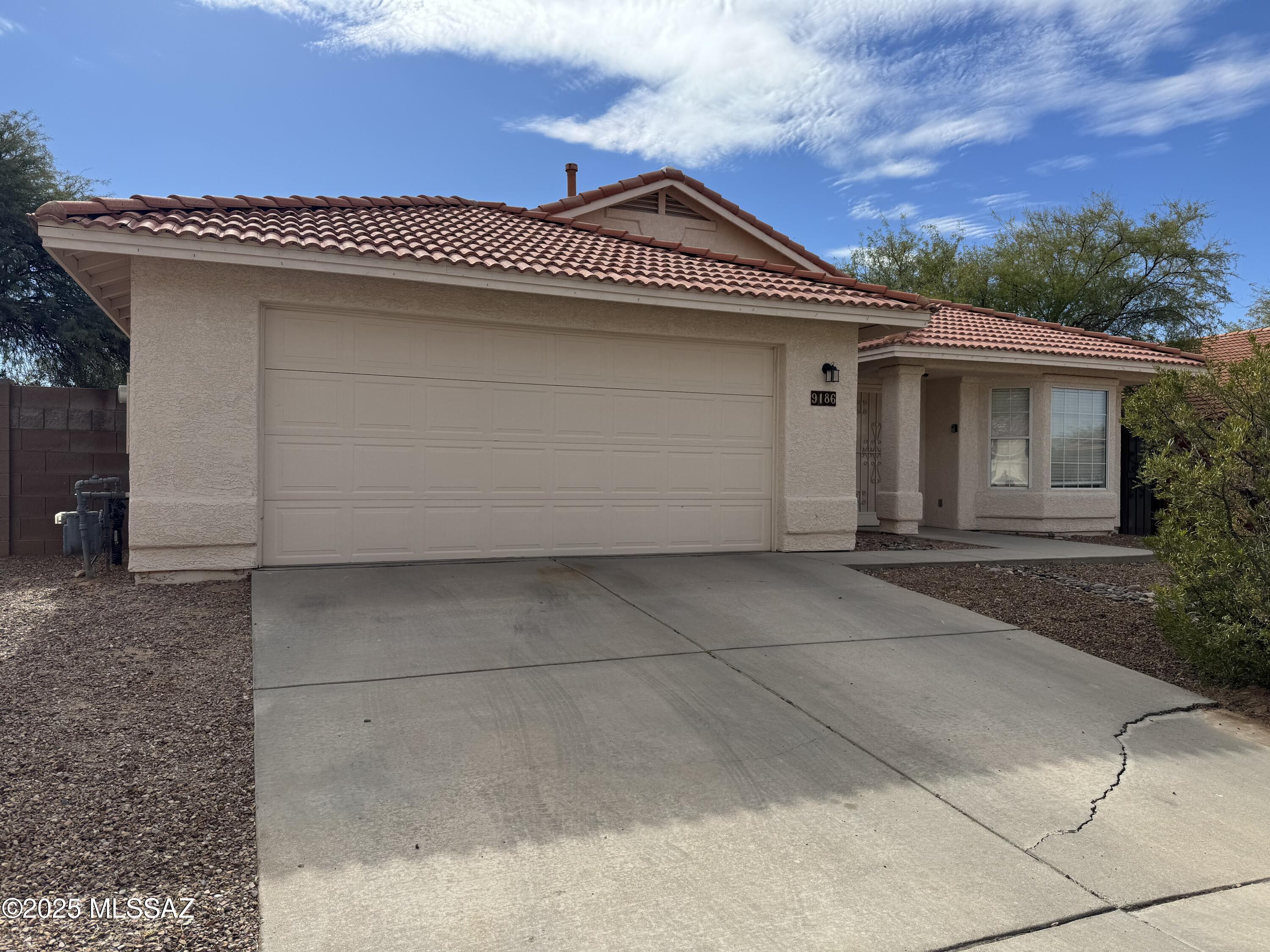 Sonrisa (1-121) - Residential Lease
