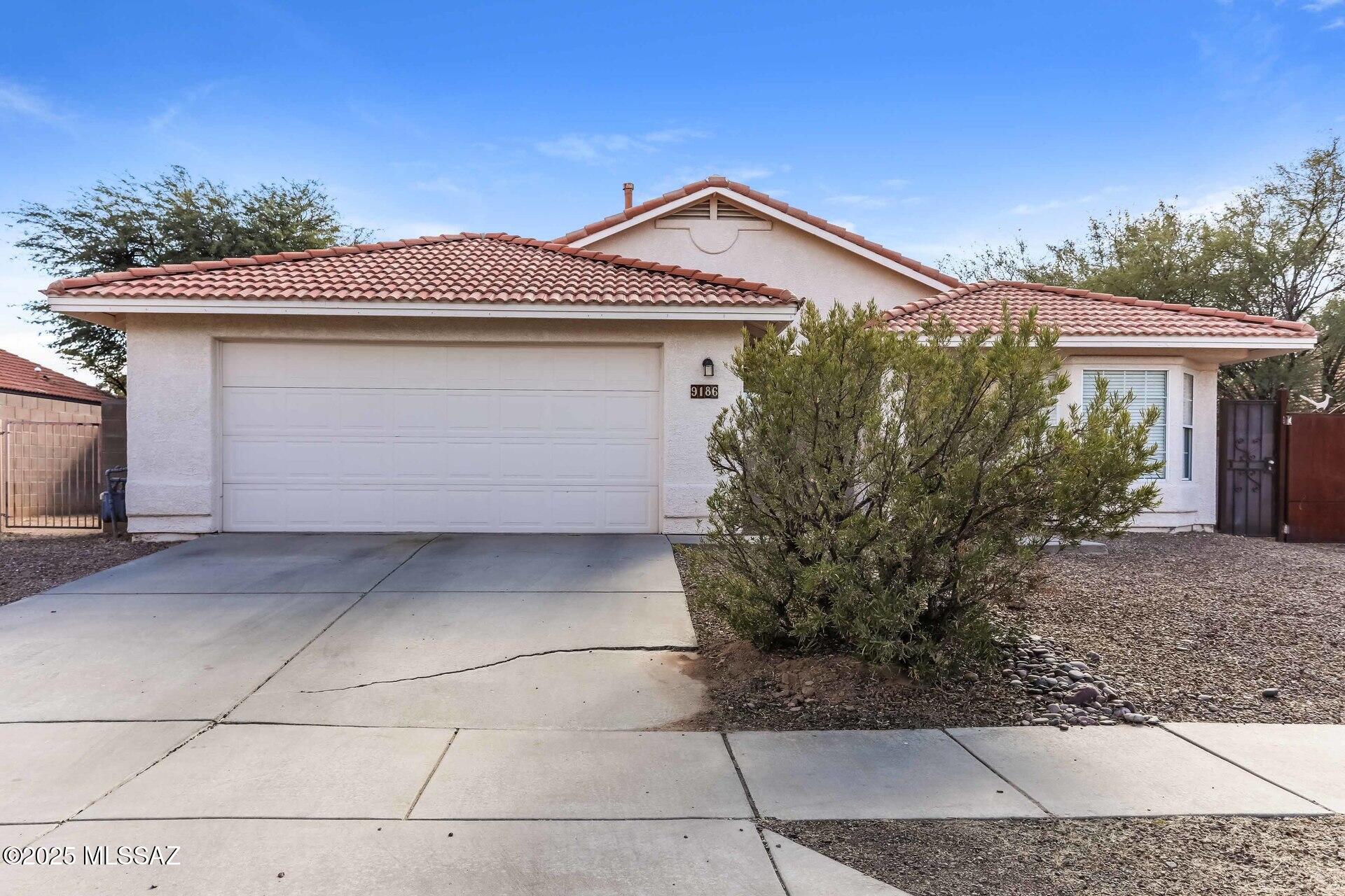Sonrisa (1-121) - Residential Lease
