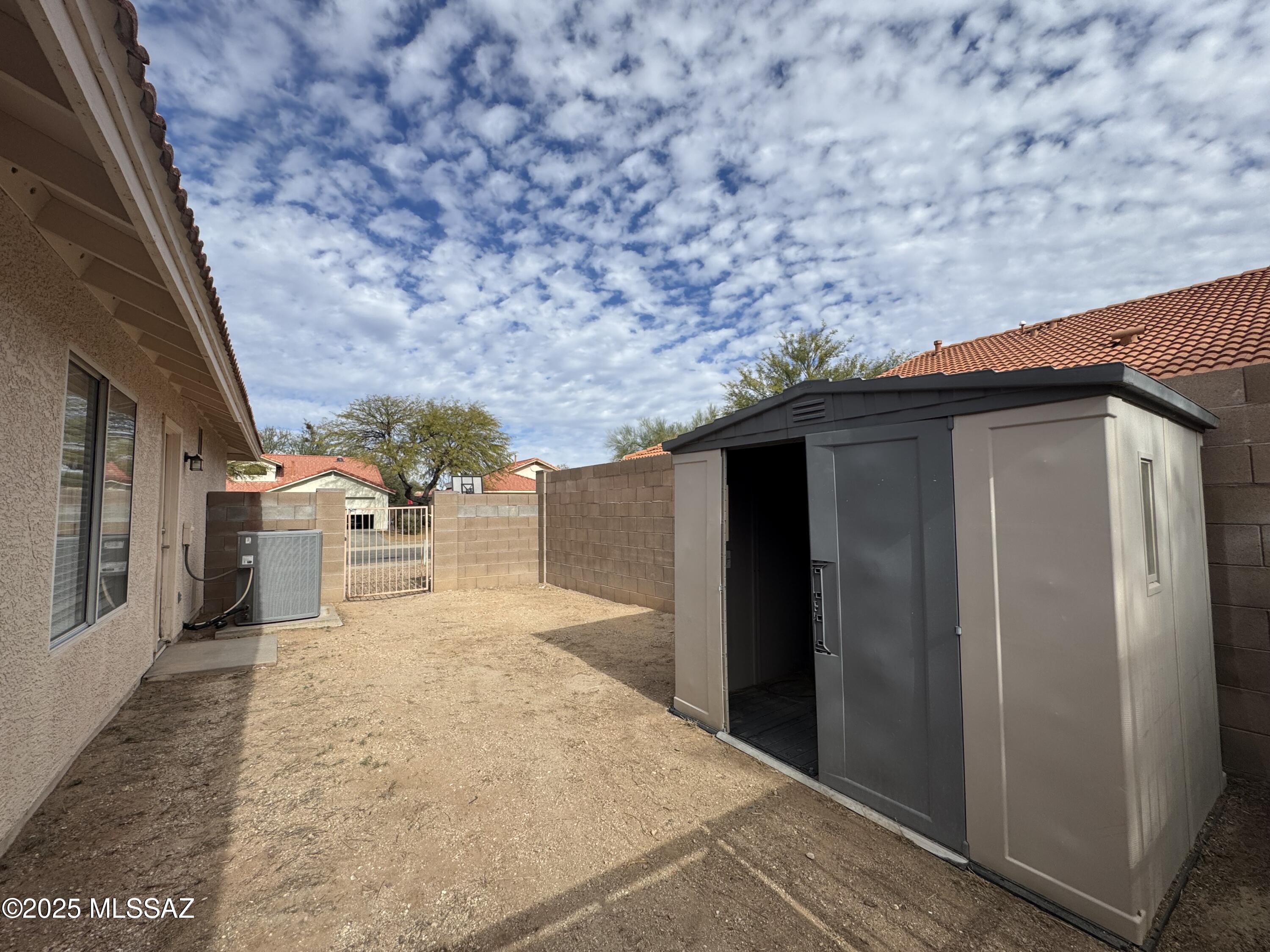 Sonrisa (1-121) - Residential Lease