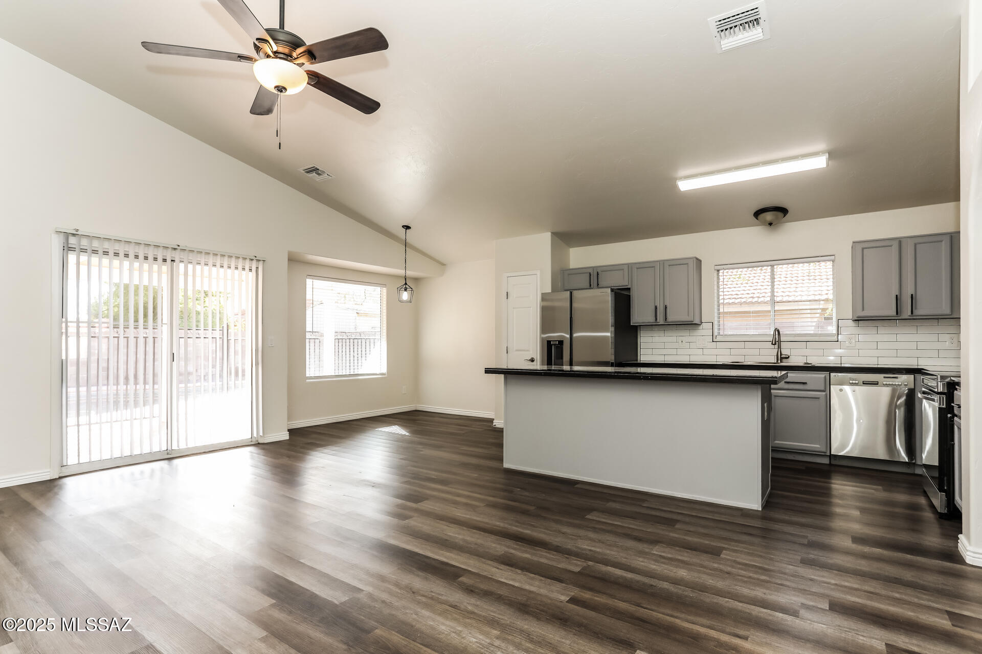 Sonrisa (1-121) - Residential Lease