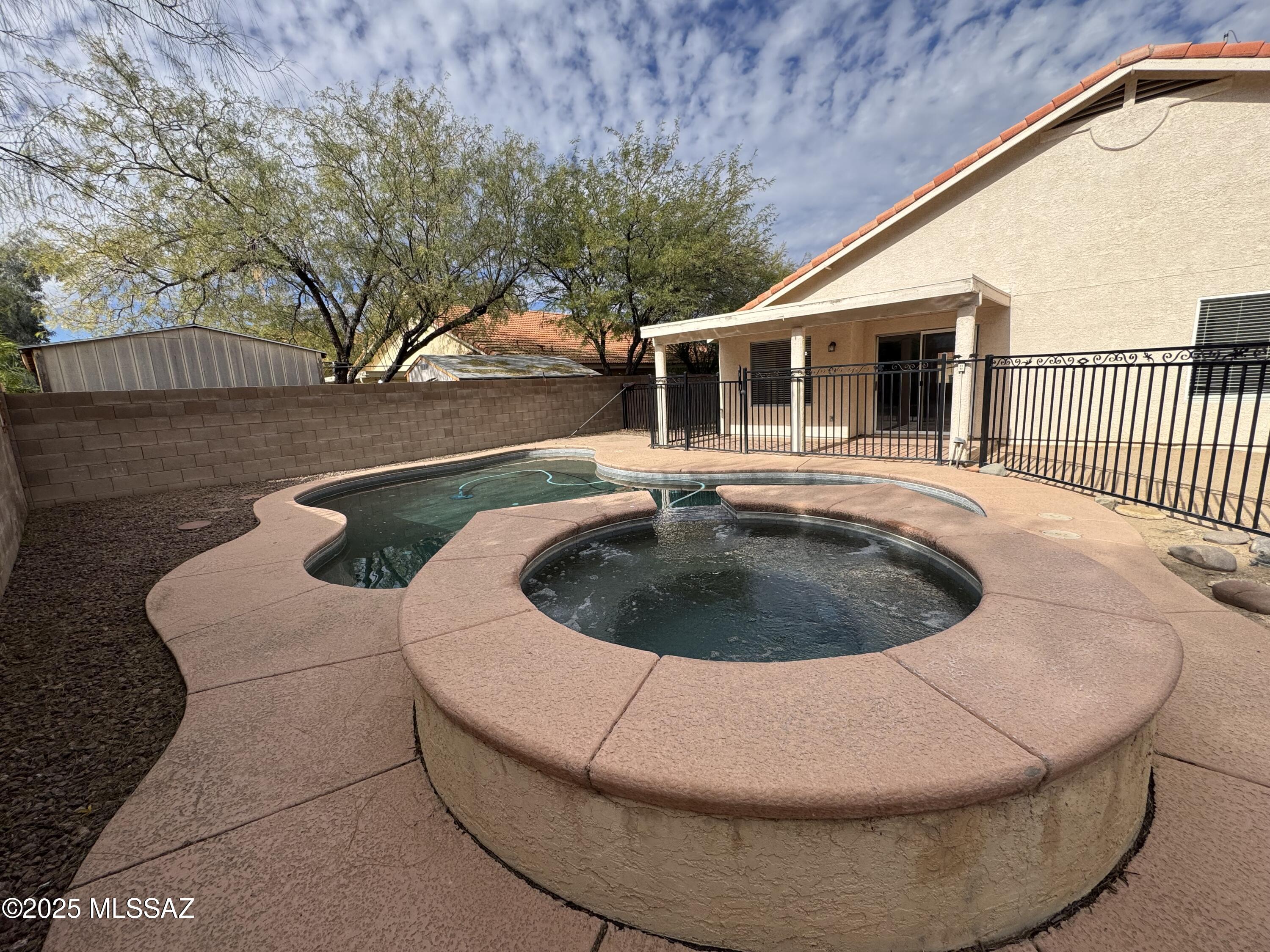 Sonrisa (1-121) - Residential Lease
