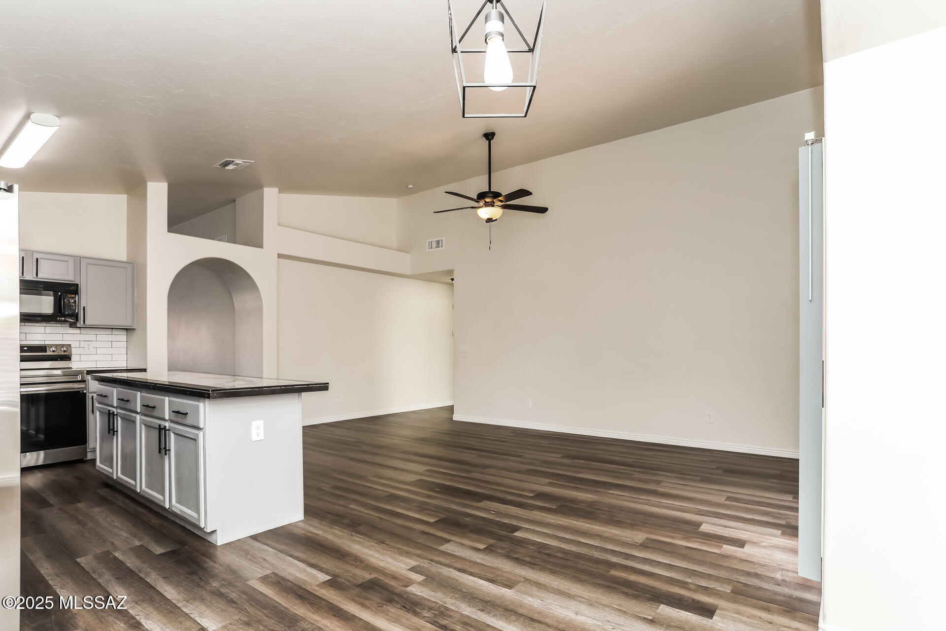 Sonrisa (1-121) - Residential Lease