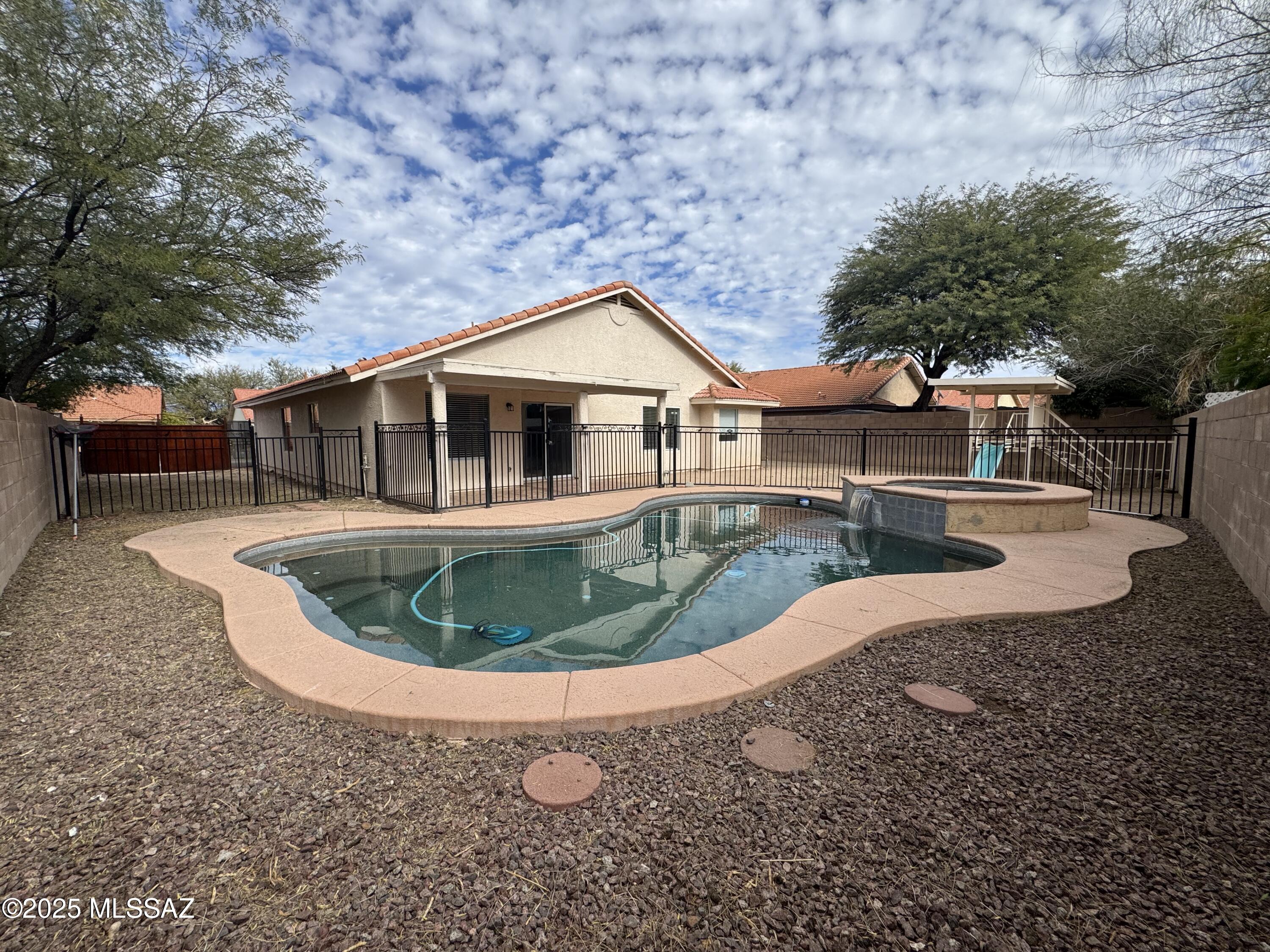 Sonrisa (1-121) - Residential Lease