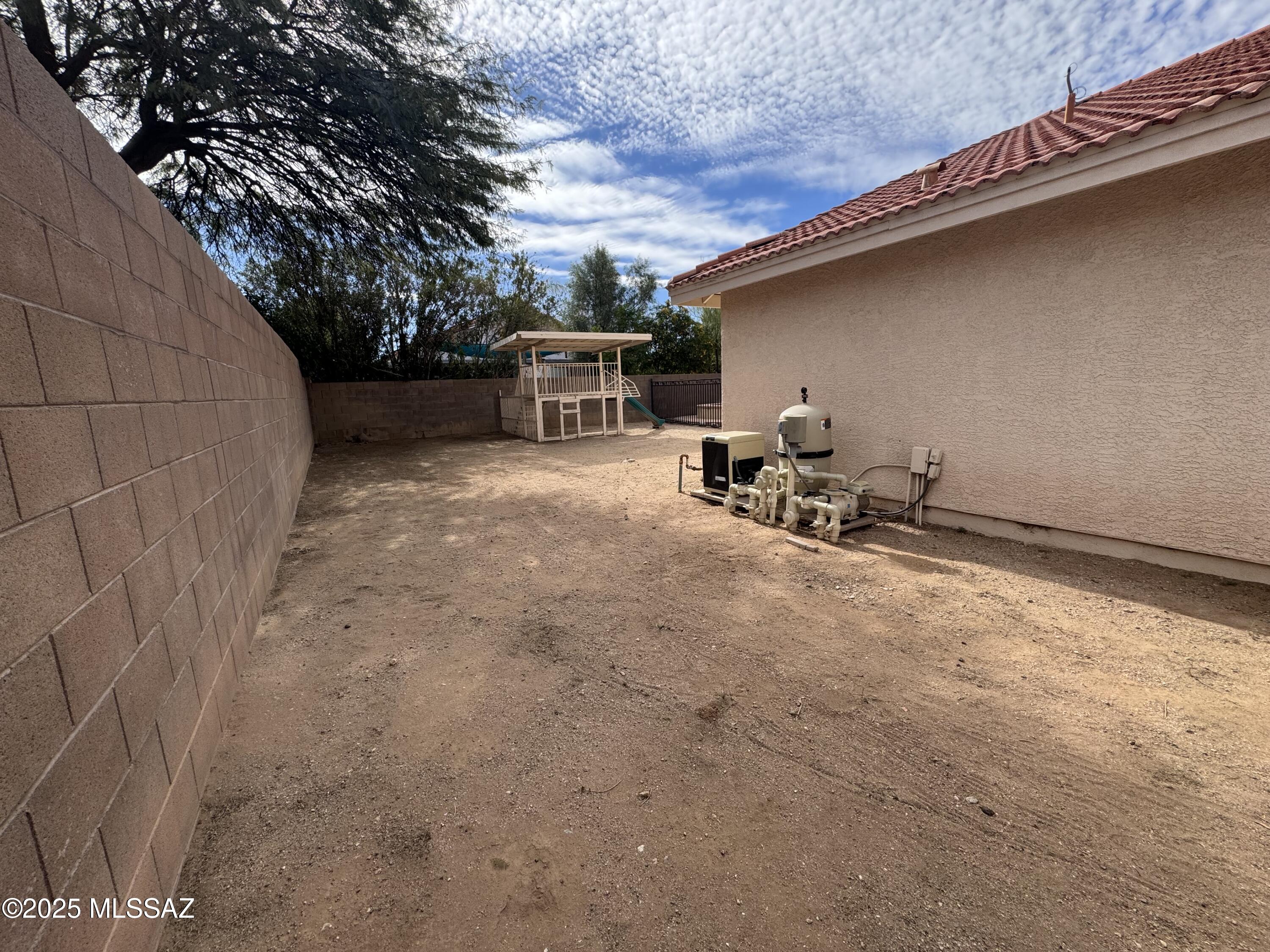 Sonrisa (1-121) - Residential Lease