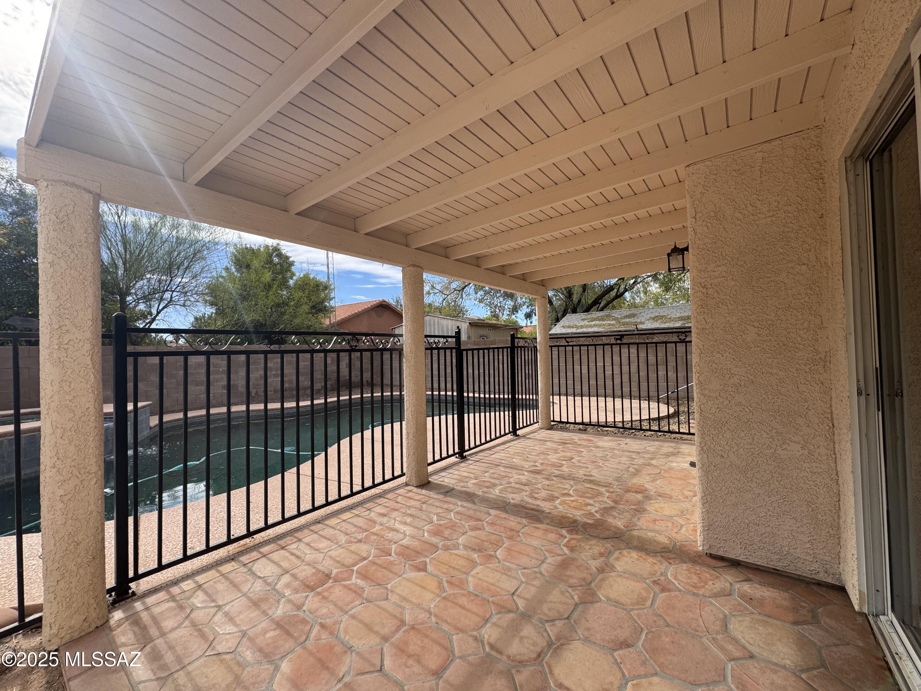 Sonrisa (1-121) - Residential Lease
