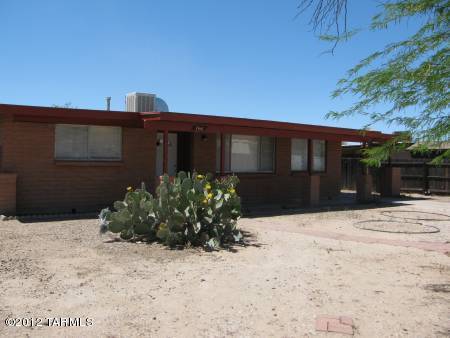 Fresh interior paint.  Large open floorplan. Formal living room, large eat-in kitchen, family room. Ceramic tile throughout!  Large covered patio, fenced back yard. Close to shopping, schools, and easy I-10 access.  Ina / Old Father
