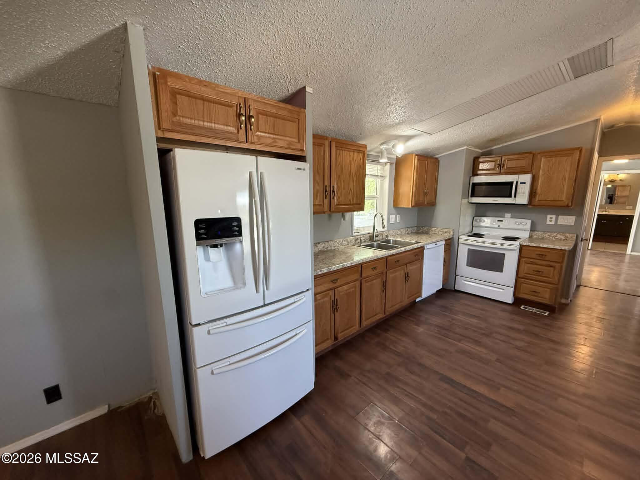 Cottonwood Park (1-117) - Residential Lease