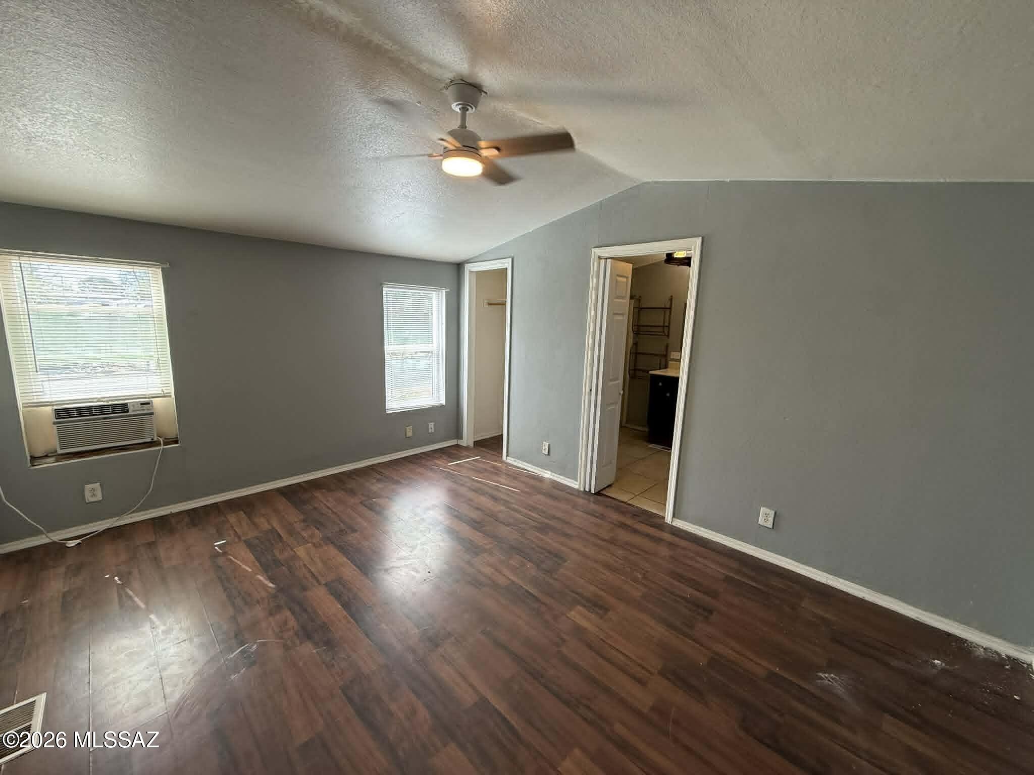 Cottonwood Park (1-117) - Residential Lease