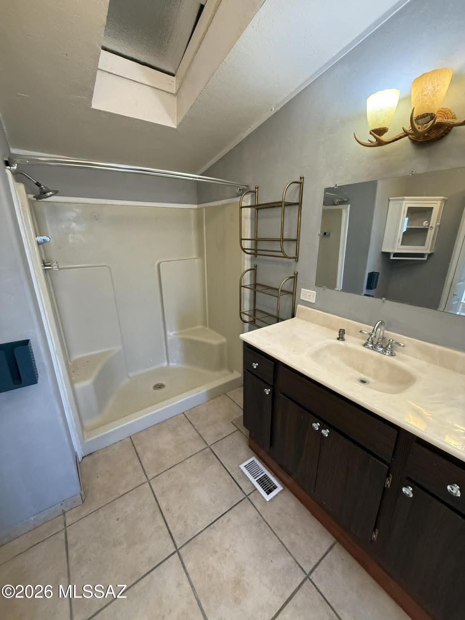 Cottonwood Park (1-117) - Residential Lease