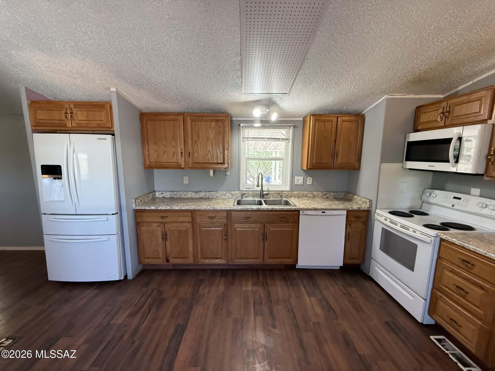 Cottonwood Park (1-117) - Residential Lease