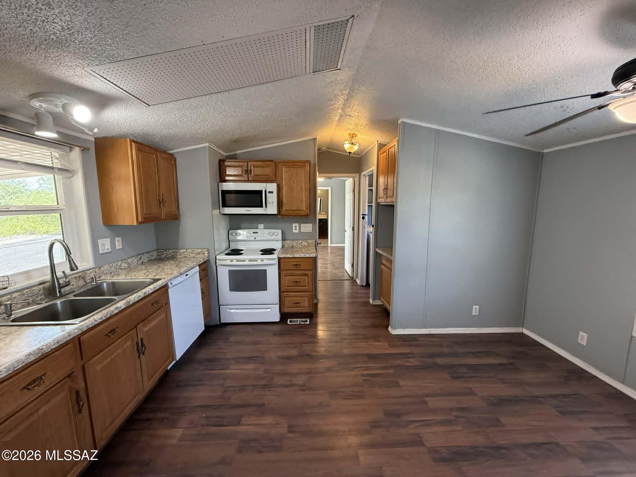 Cottonwood Park (1-117) - Residential Lease